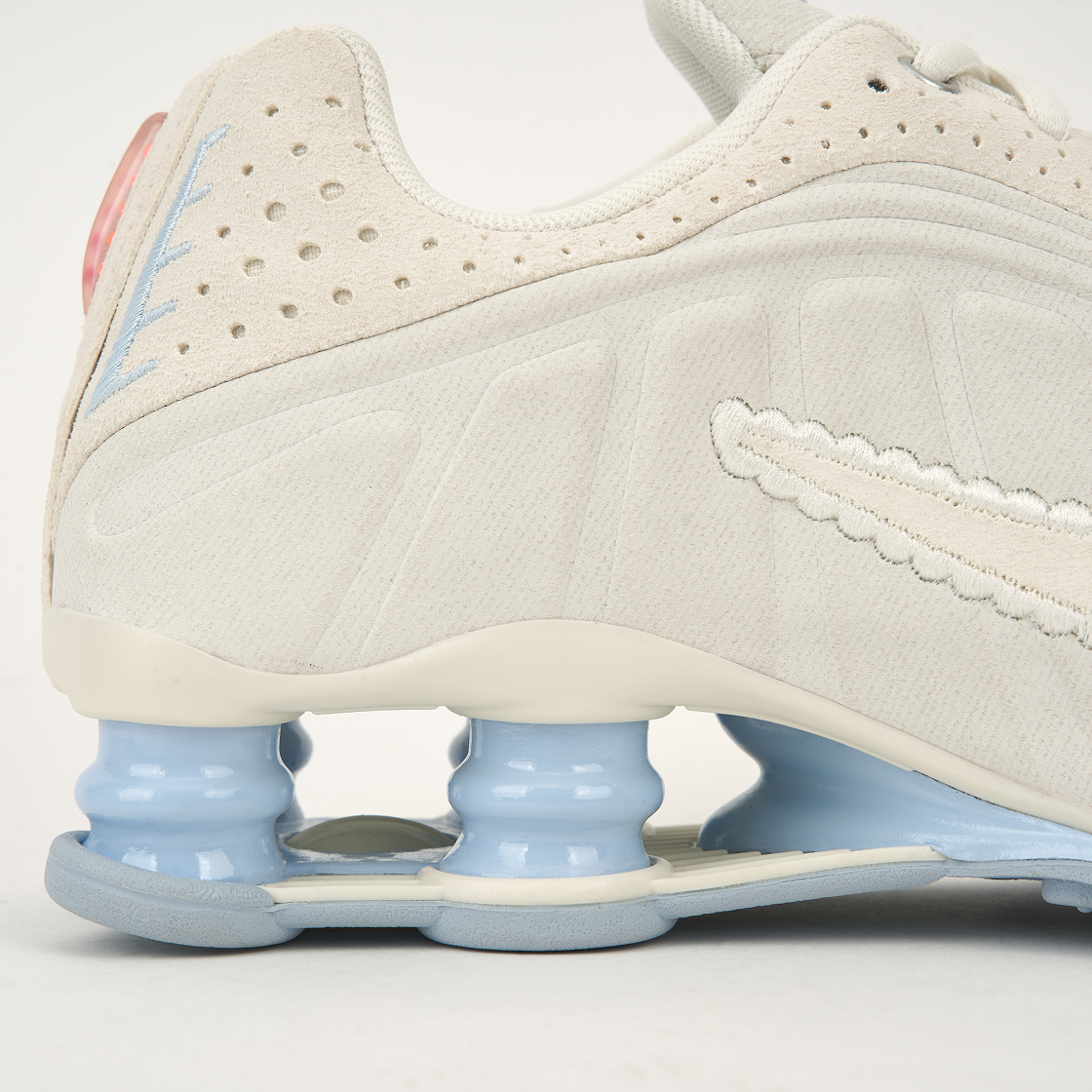 (W) 나이키 샥스 R4 SE 페일 아이보리 라이트 오어우드 브라운((W) Nike Shox R4 SE Pale Ivory Light Orewood Brown) - 8