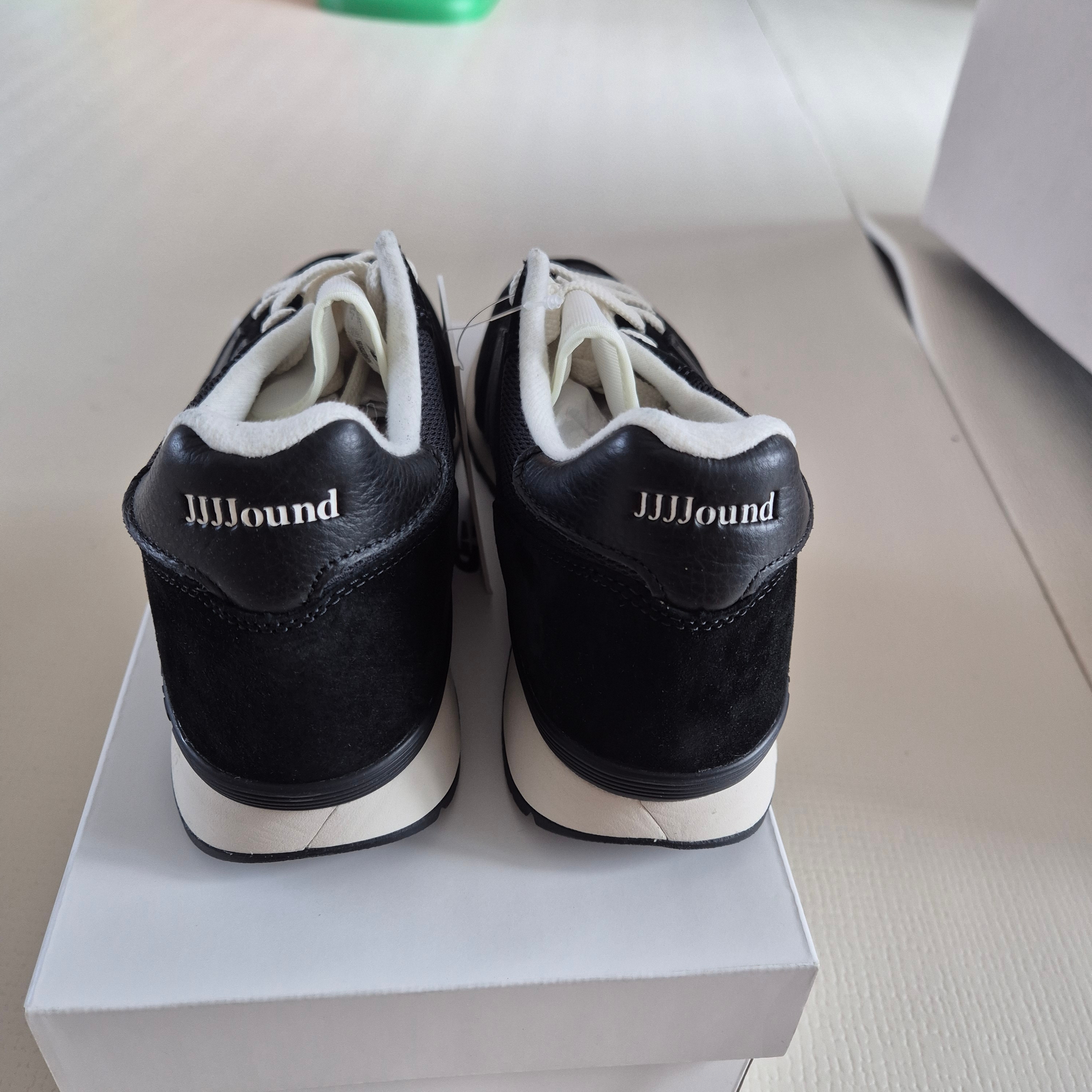 New Balance x JJJJound 475 Black White 착용 스타일 - 4