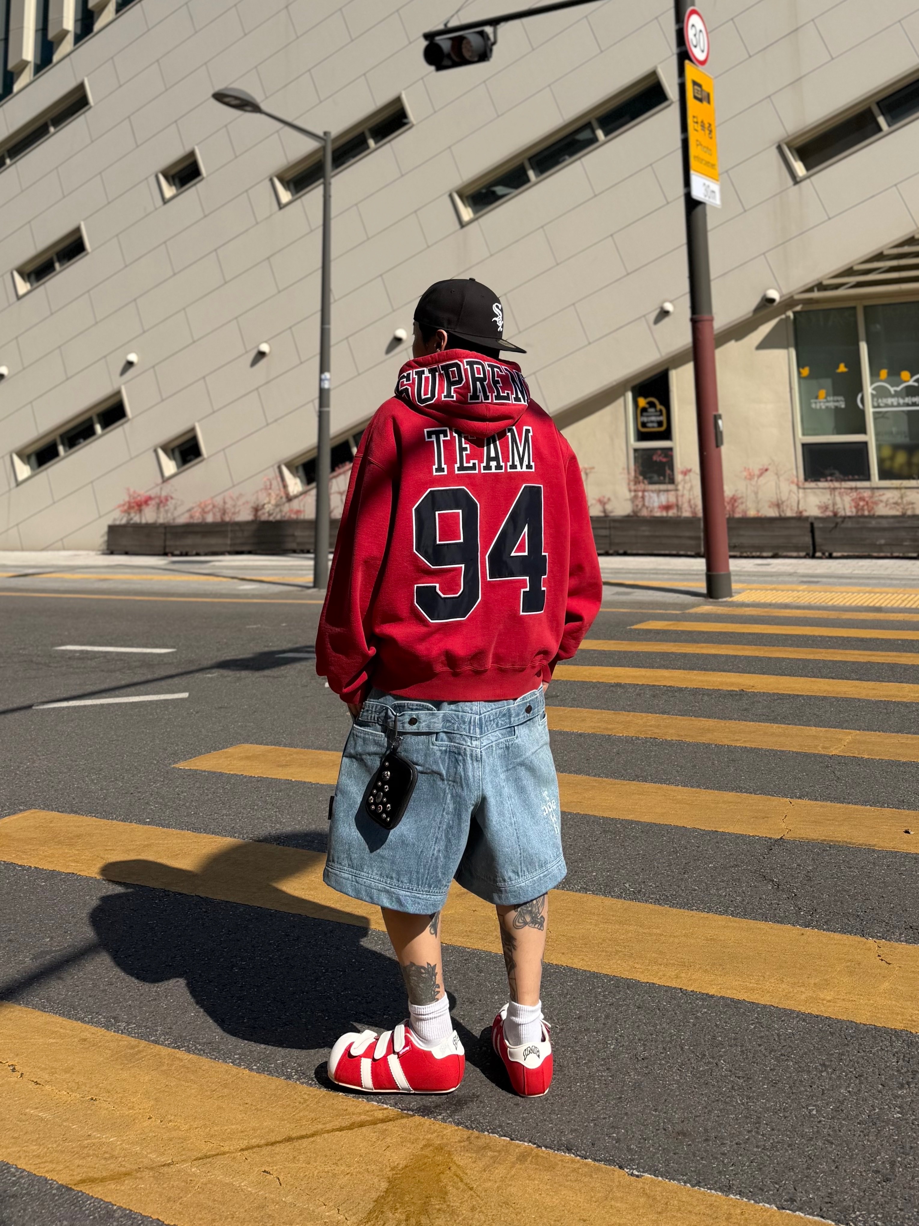 Supreme Team 94 Hooded Sweatshirt Red - 25SS 착용 스타일 - 2