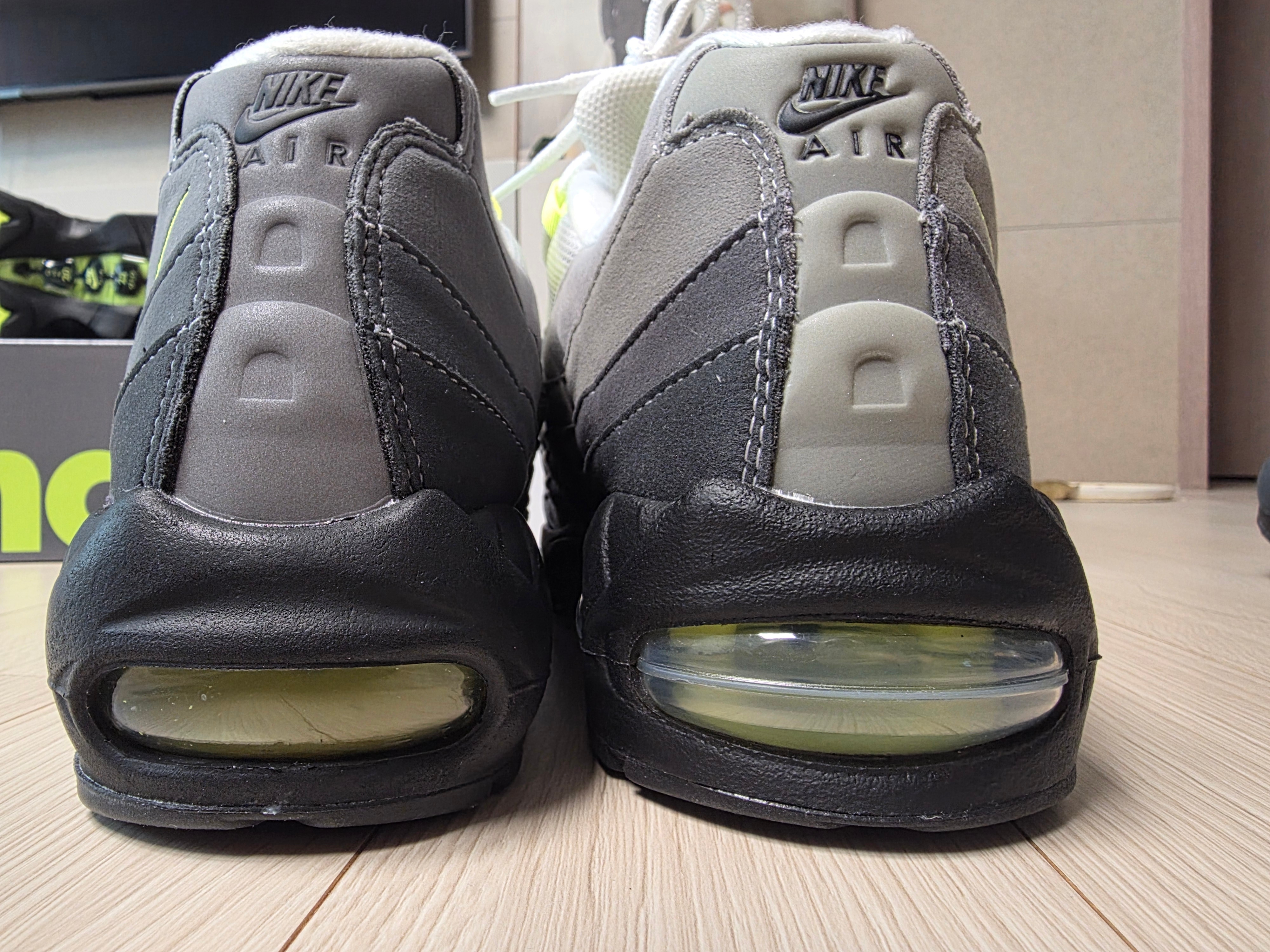 Nike Air Max 95 OG Neon, Nike Air Max 95 OG Neon Yellow 2020 착용 스타일 - 8