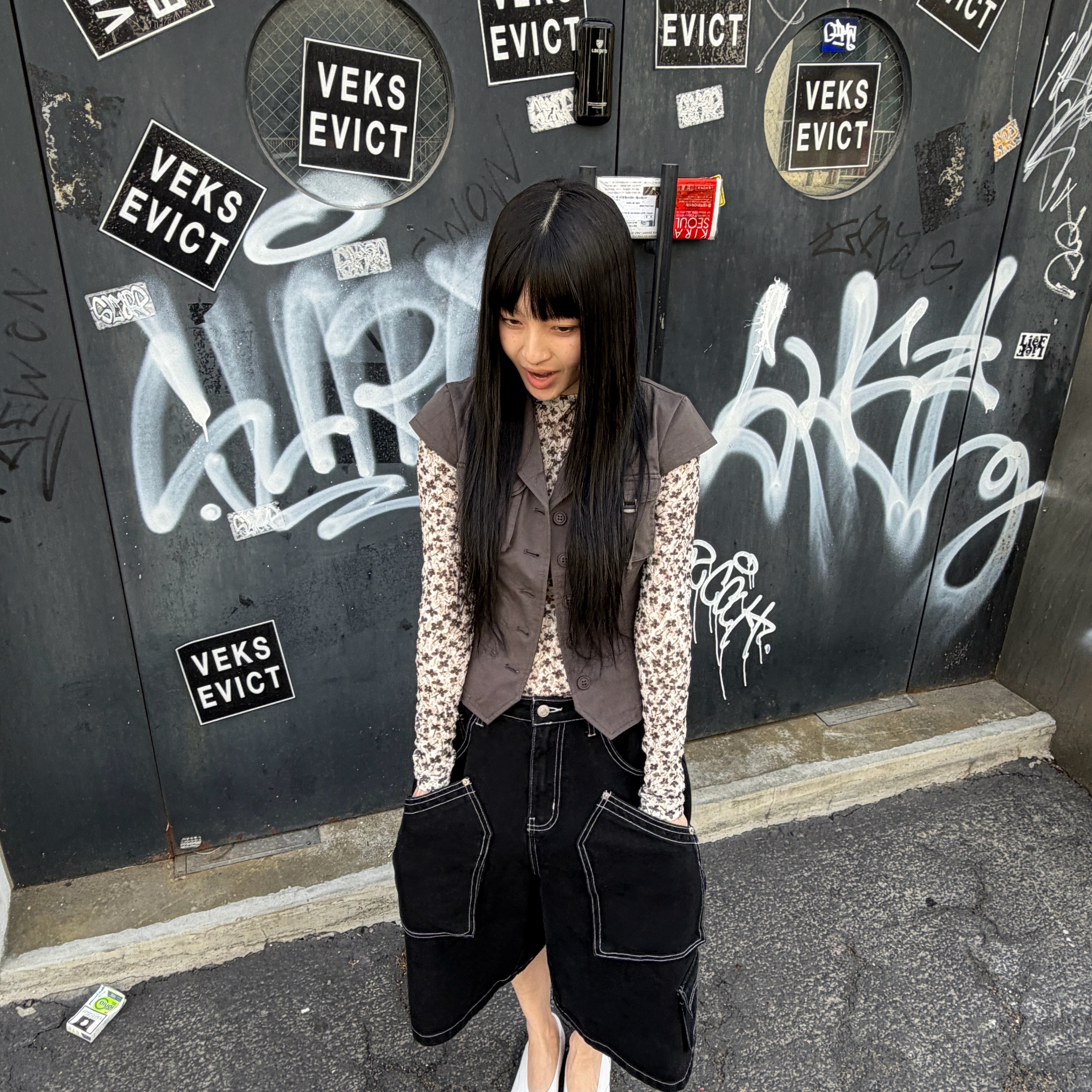 [KREAM 단독] Flavorism Carpenter Bermuda Denim Pants Black 착용 스타일