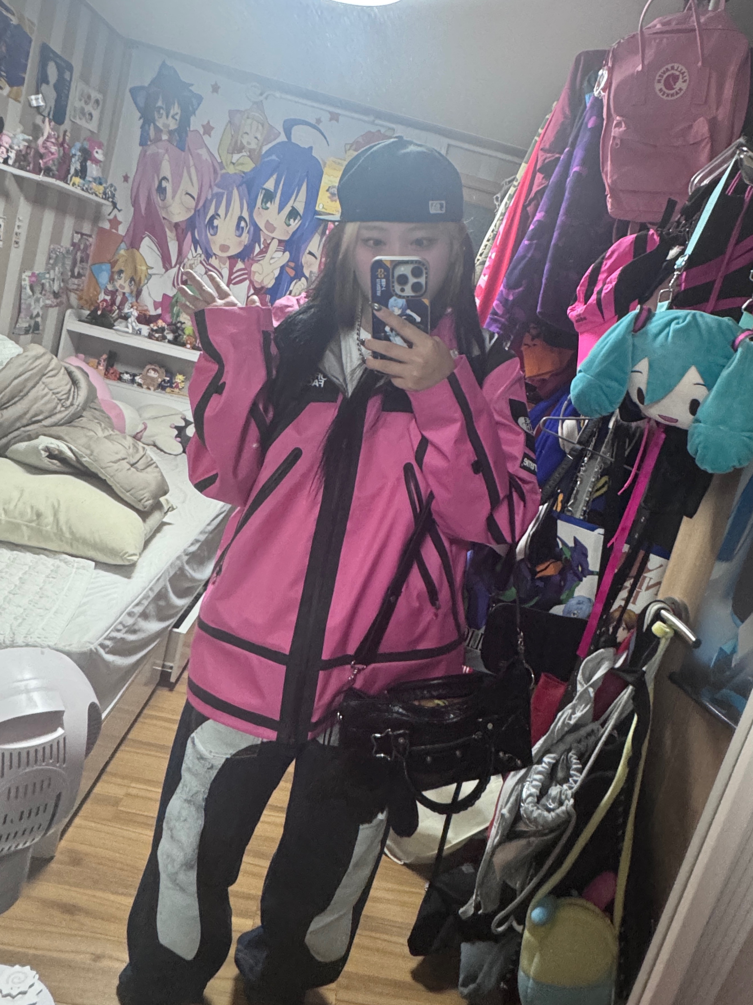 Supreme x The North Face Summit Series Outer Tape Seam Jacket Pink - 21SS, Balenciaga Le City Small Bag Black 착용 스타일 - 2