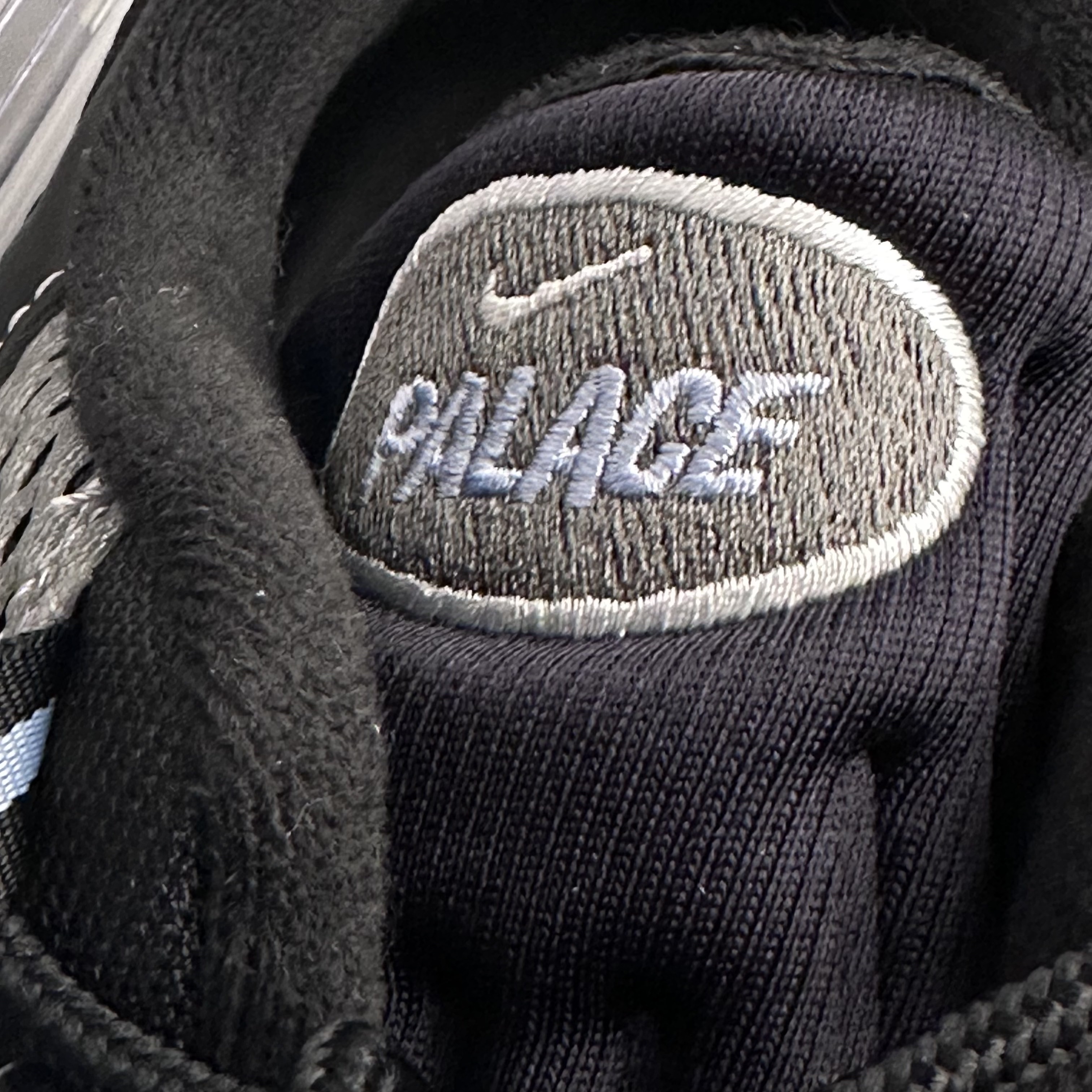 Nike x Palace Air Max 95 Metallic Silver Aluminum 착용 스타일 - 3