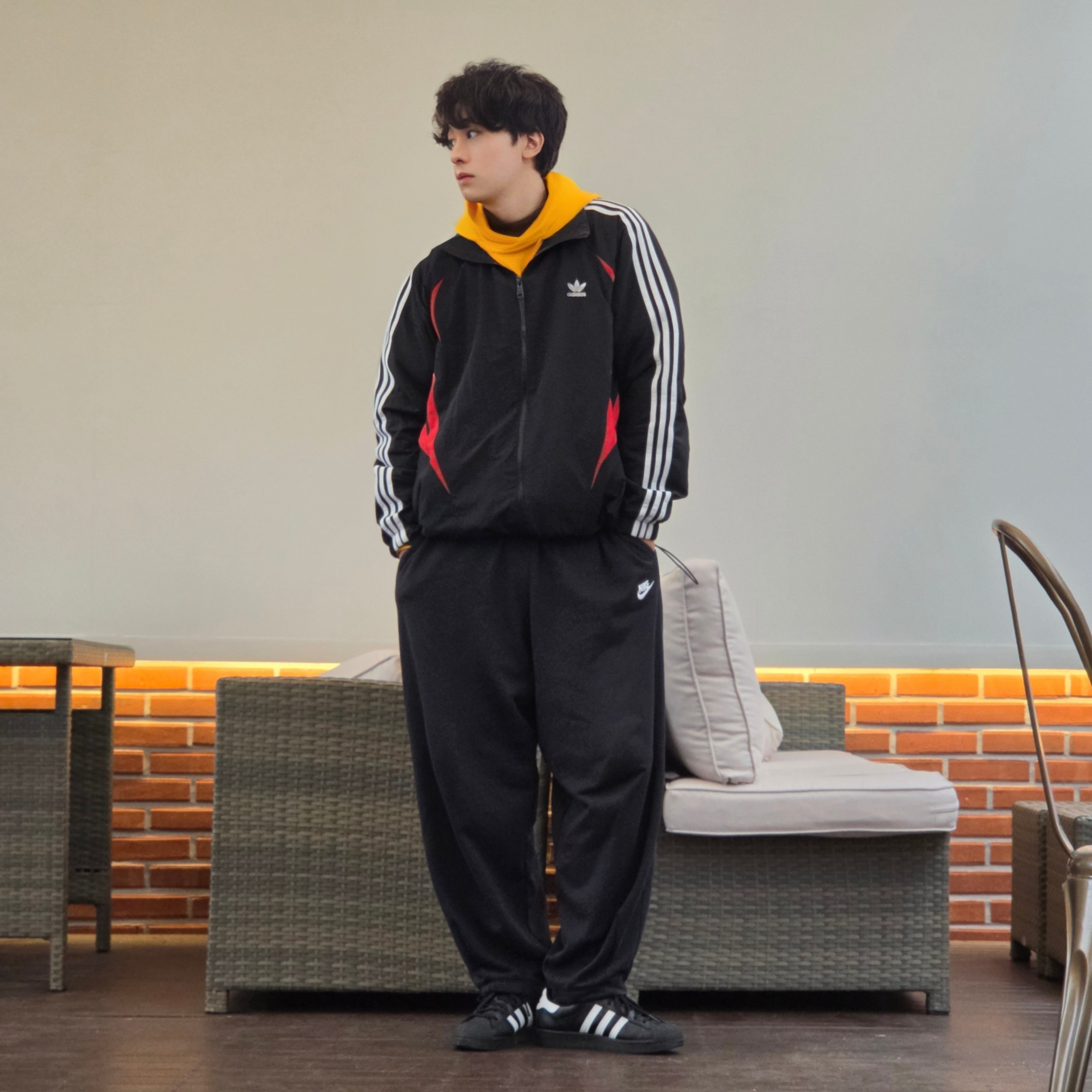 Adidas Archive Track Top Black - KR Sizing, Nike Club Fleece Oversized French Terry Pants Black White - Asia 착용 스타일 - 4