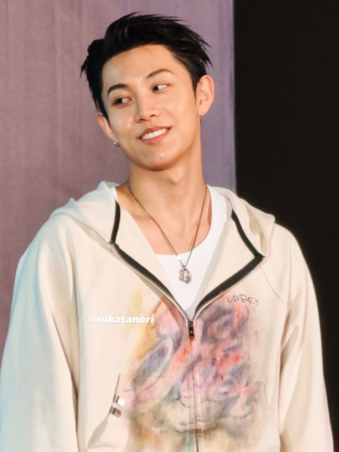 PACOSPLY Siren Crayon Zip Up Hoodie Ivory 착용 스타일