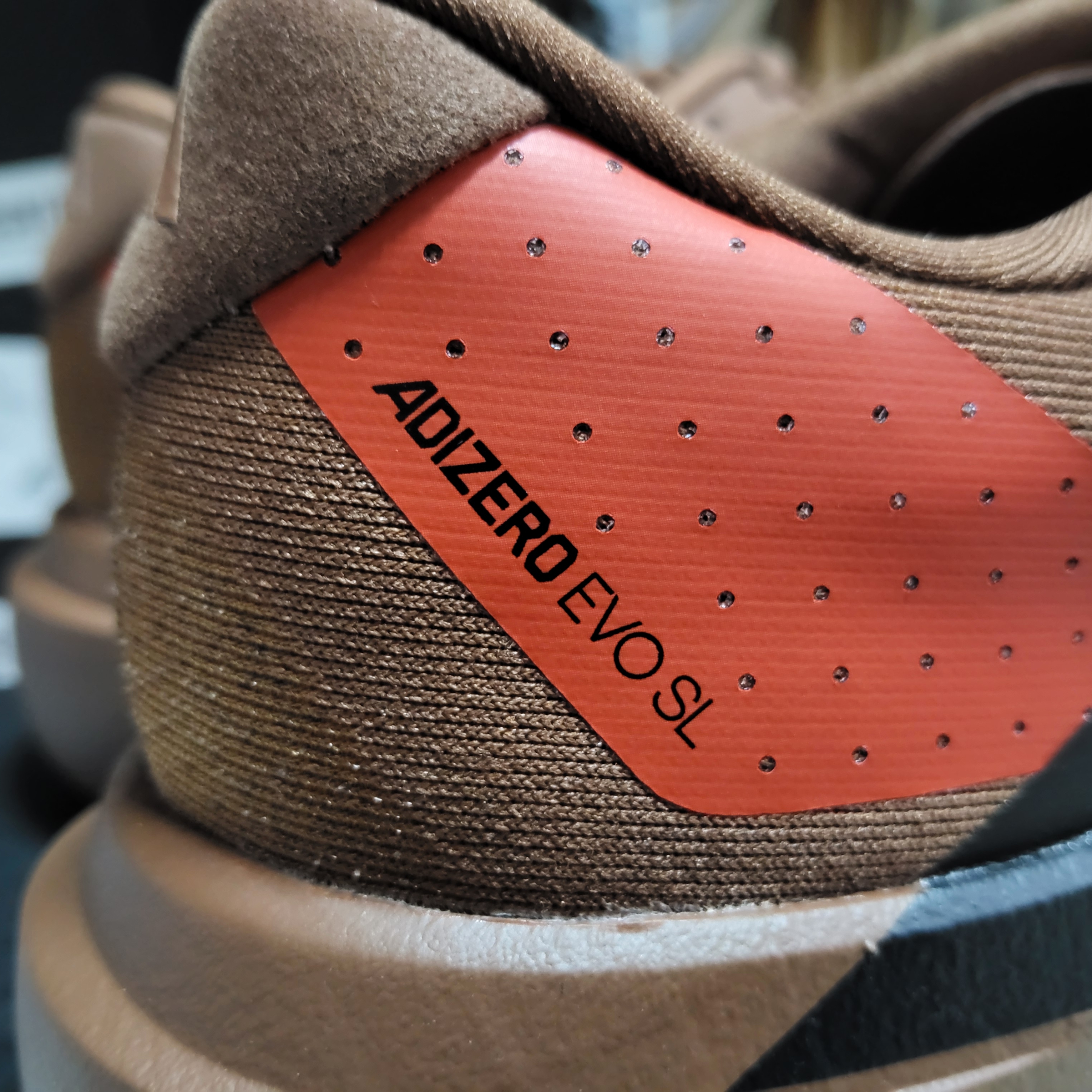 Adidas x Pharrell Williams Adizero EVO SL Preloved Brown 착용 스타일 - 5