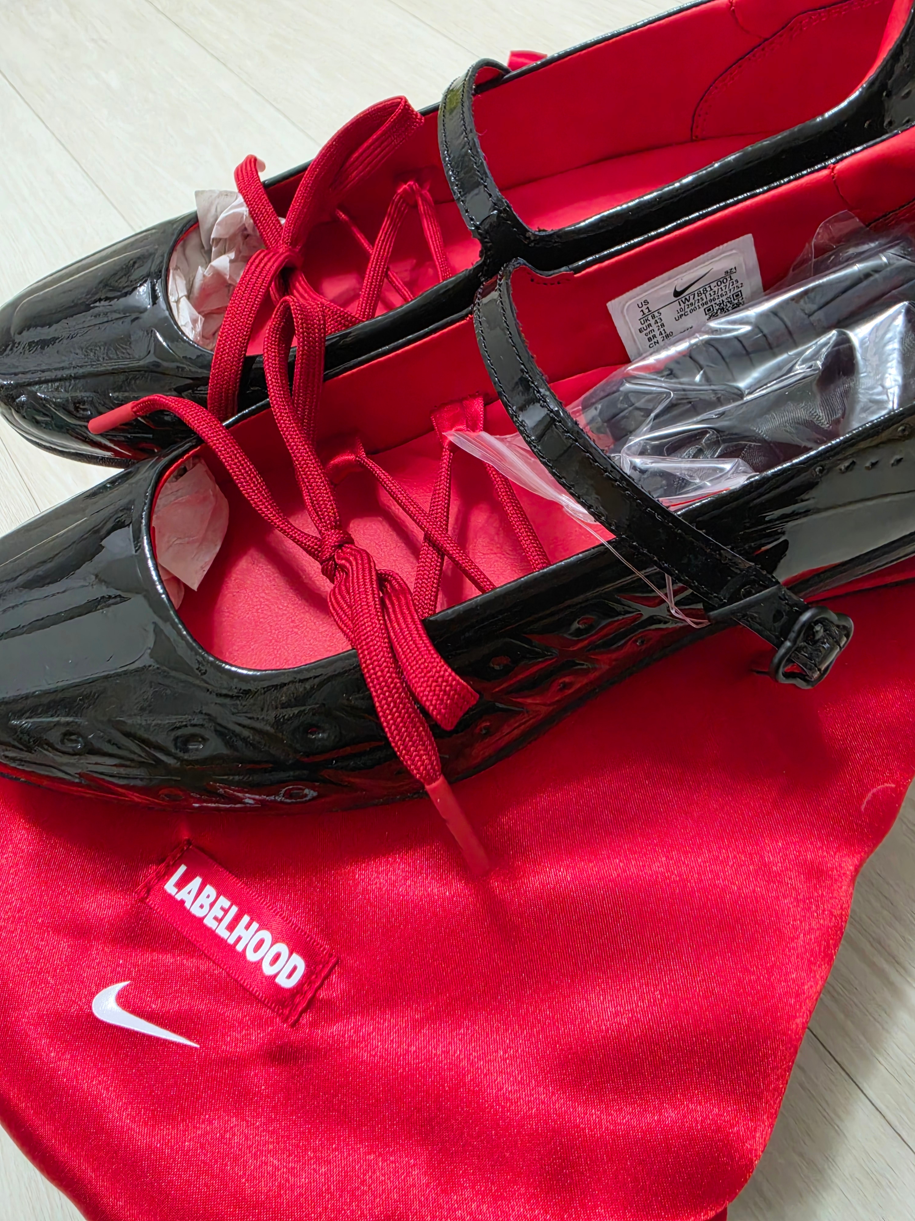 (W) Nike x Labelhood Shox Z Calistra Black and University Red 착용 스타일