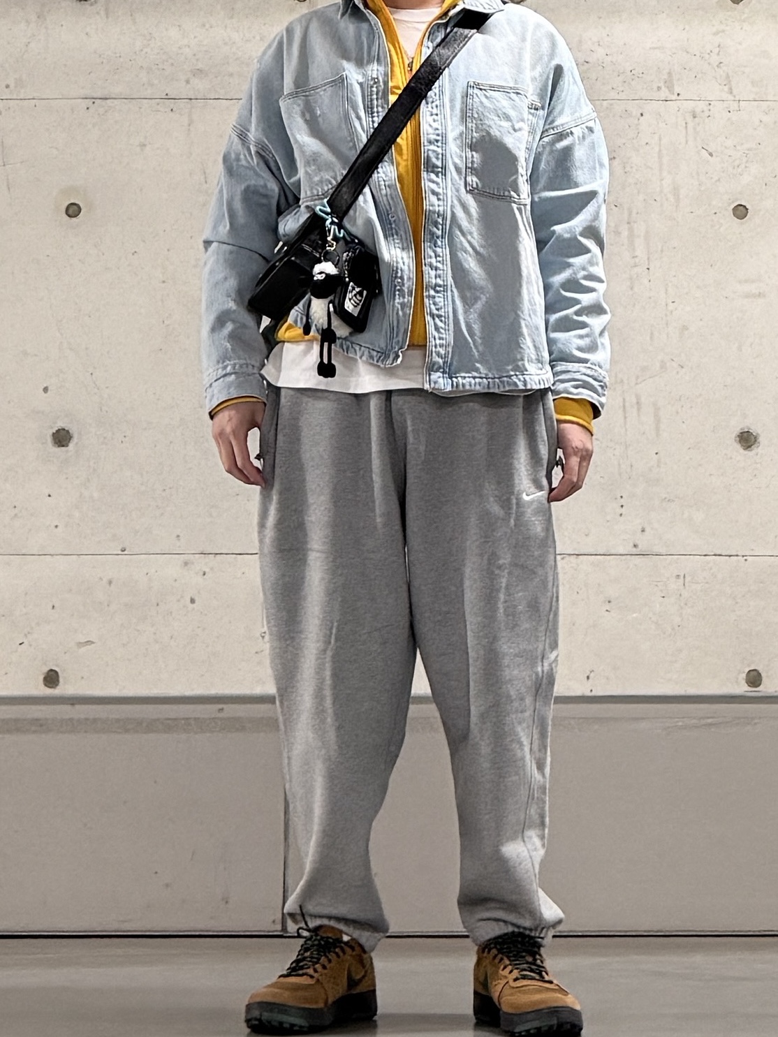 Nike Solo Swoosh Fleece Pants Dark Grey - Asia, Adidas Adicolor Classic Firebird Track Top Preloved Yellow - KR Sizing 착용 스타일