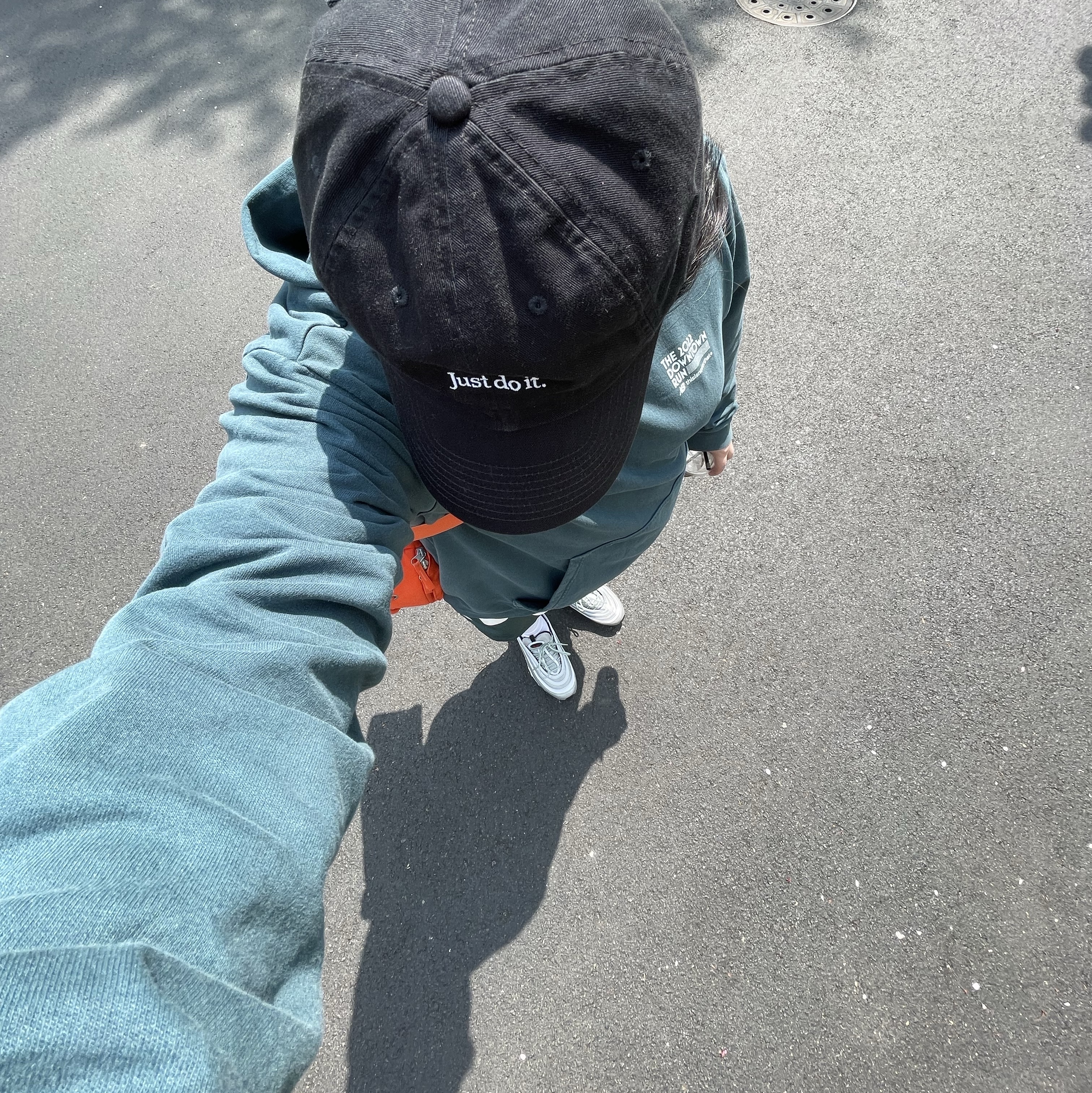 Nike Shoebox Bag 12L Orange White, Nike Heritage 86 Just Do It Cap Black 착용 스타일