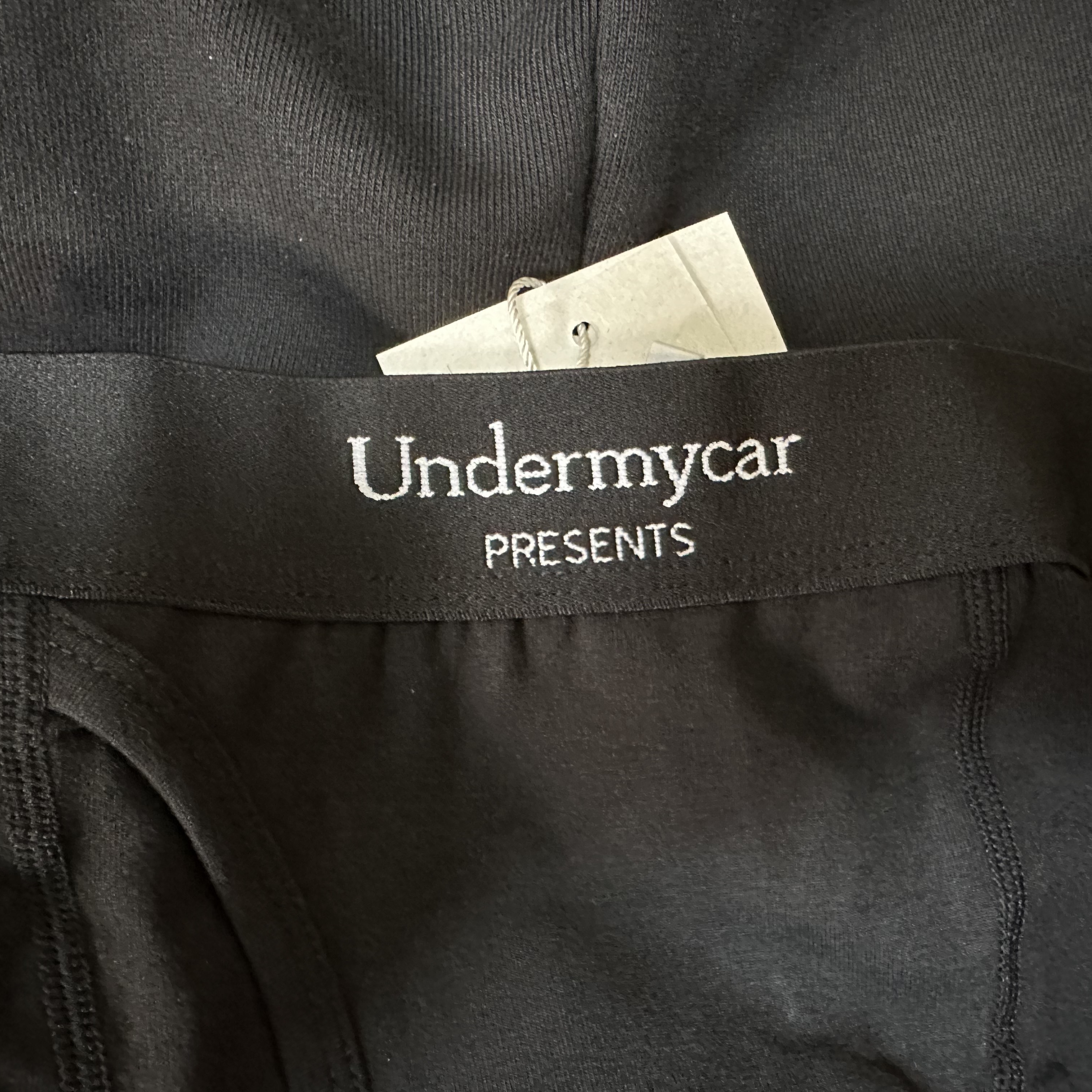 Mu.Go Gashapon Basic Logo Drawers Black & Random 착용 스타일 - 2