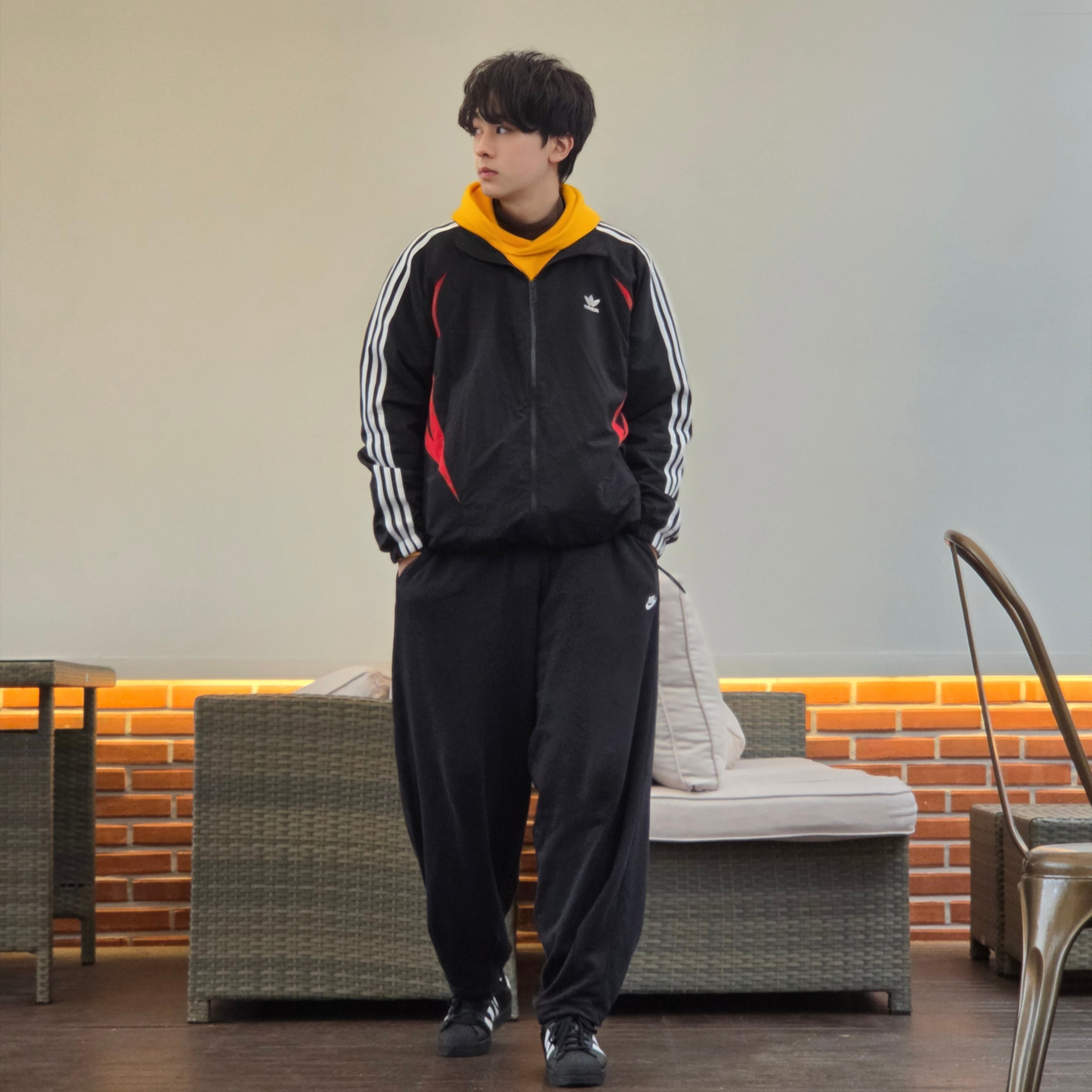 Adidas Archive Track Top Black - KR Sizing, Nike Club Fleece Oversized French Terry Pants Black White - Asia 착용 스타일 - 5