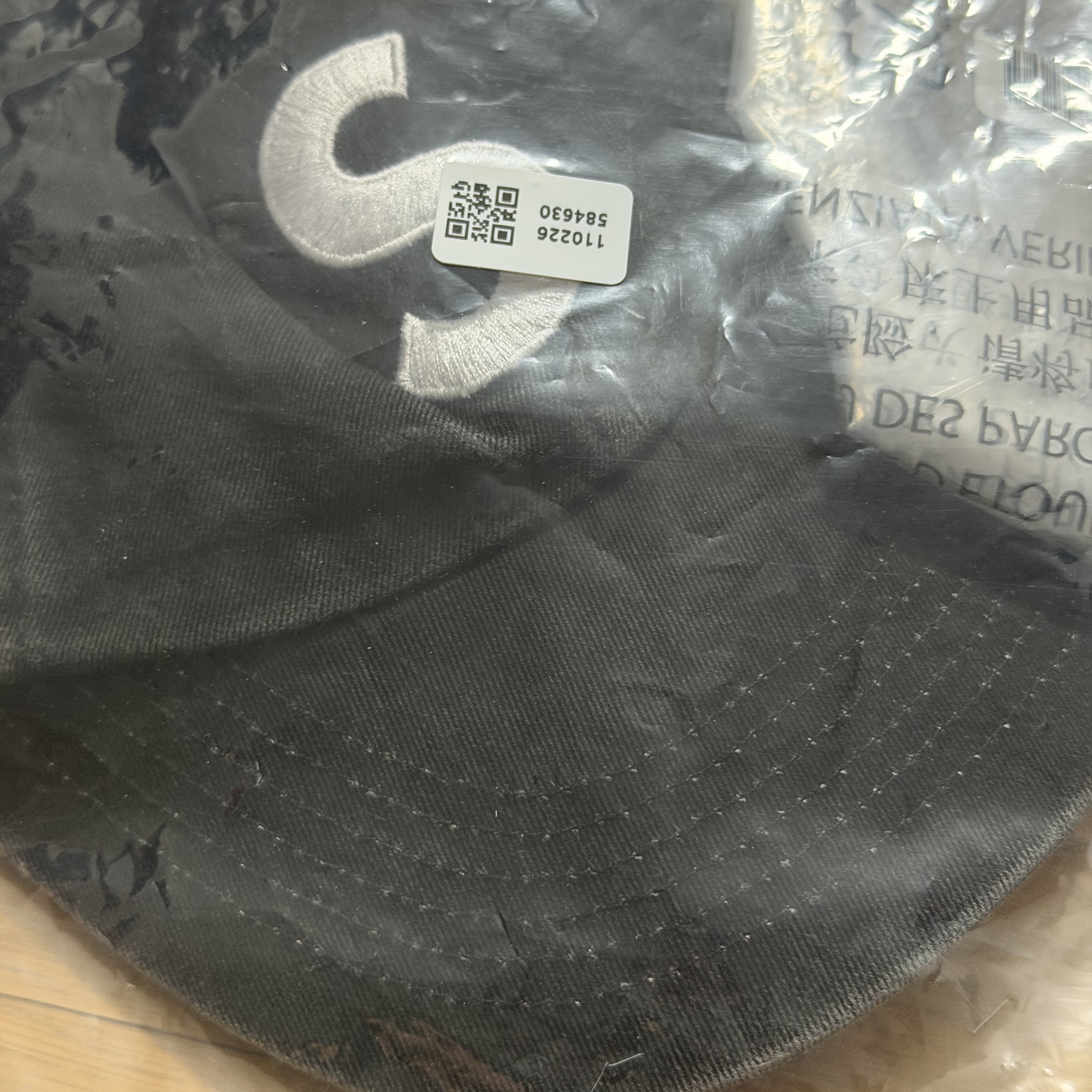 Supreme Pigment Coated Canvas S Logo 6-Panel Black - 25FW 착용 스타일 - 1