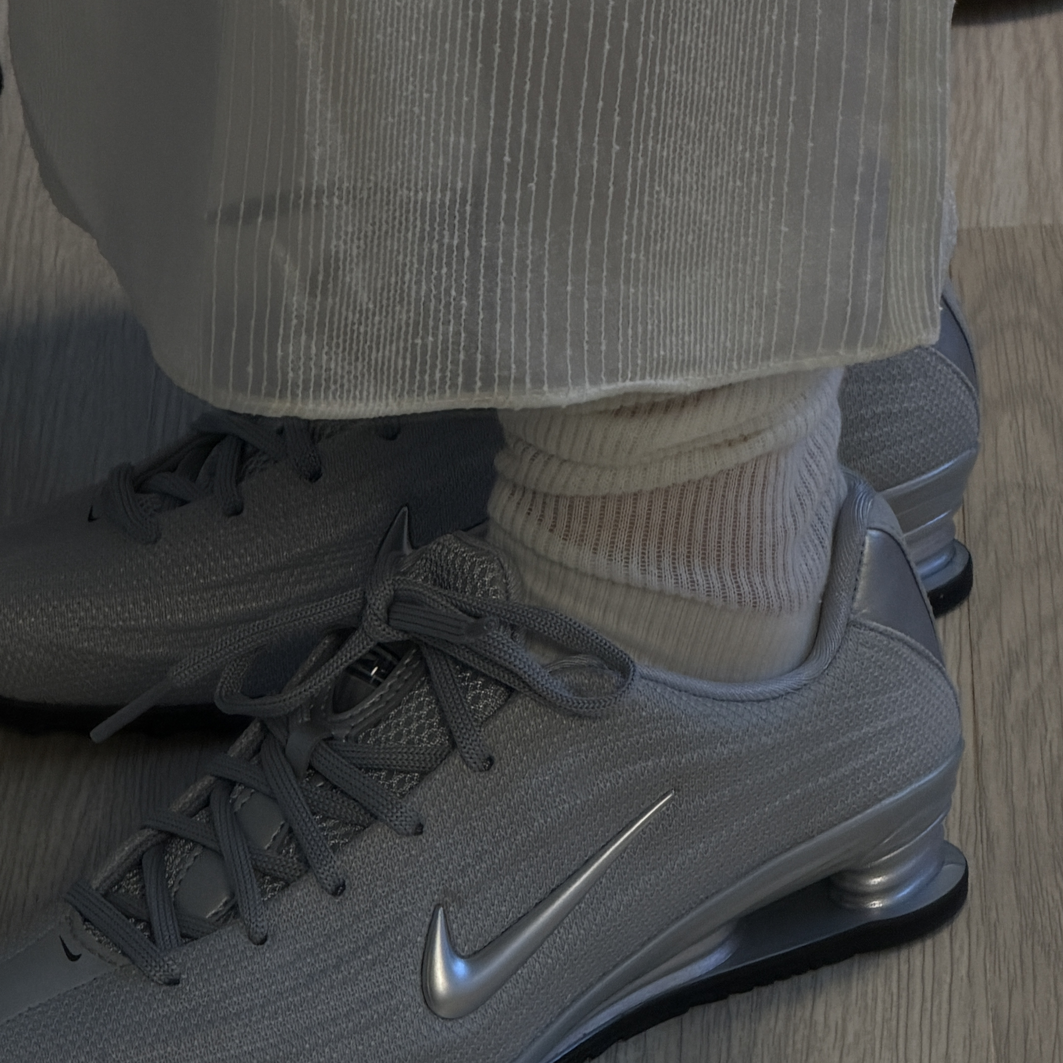 (W) Nike Shox Z Metallic Silver 착용 스타일 - 1