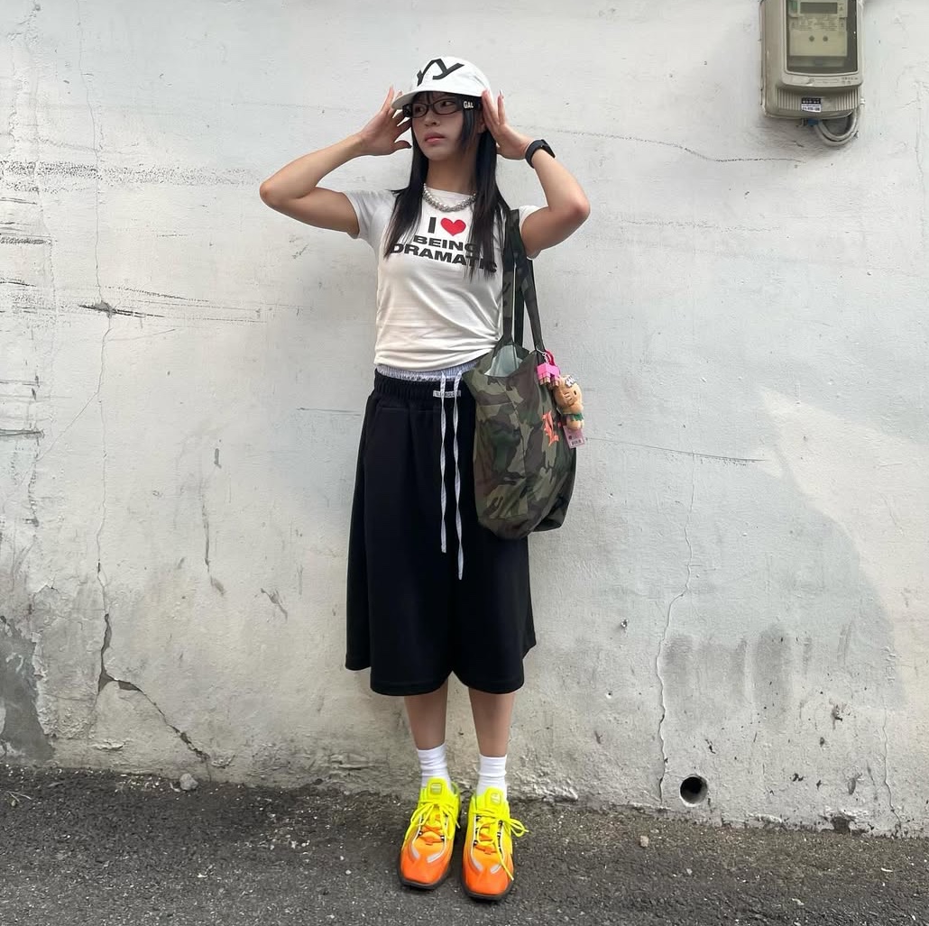SLEEKGLOW Boxer Trunk Bermuda Pants Black 착용 스타일 - 1
