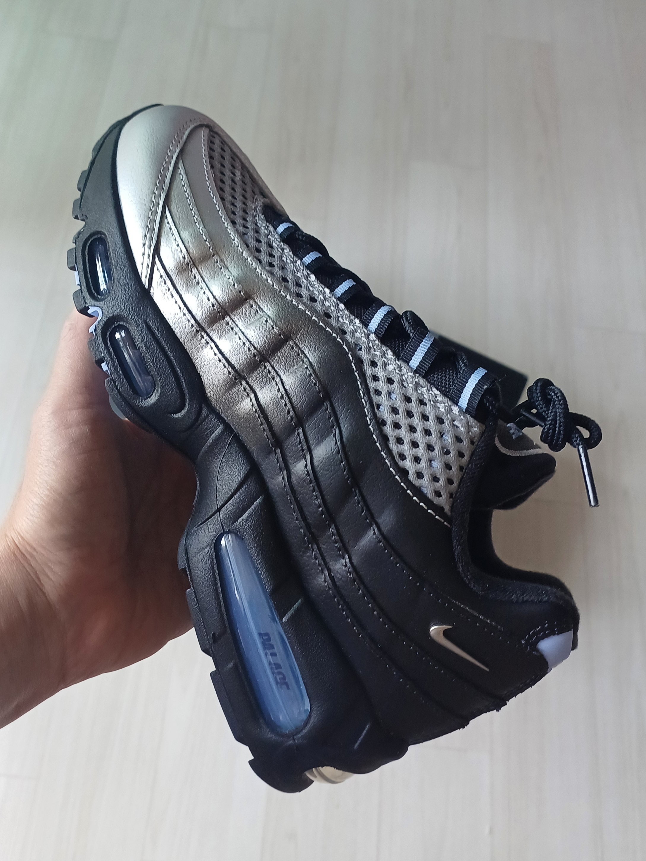 Nike x Palace Air Max 95 Metallic Silver Aluminum 착용 스타일