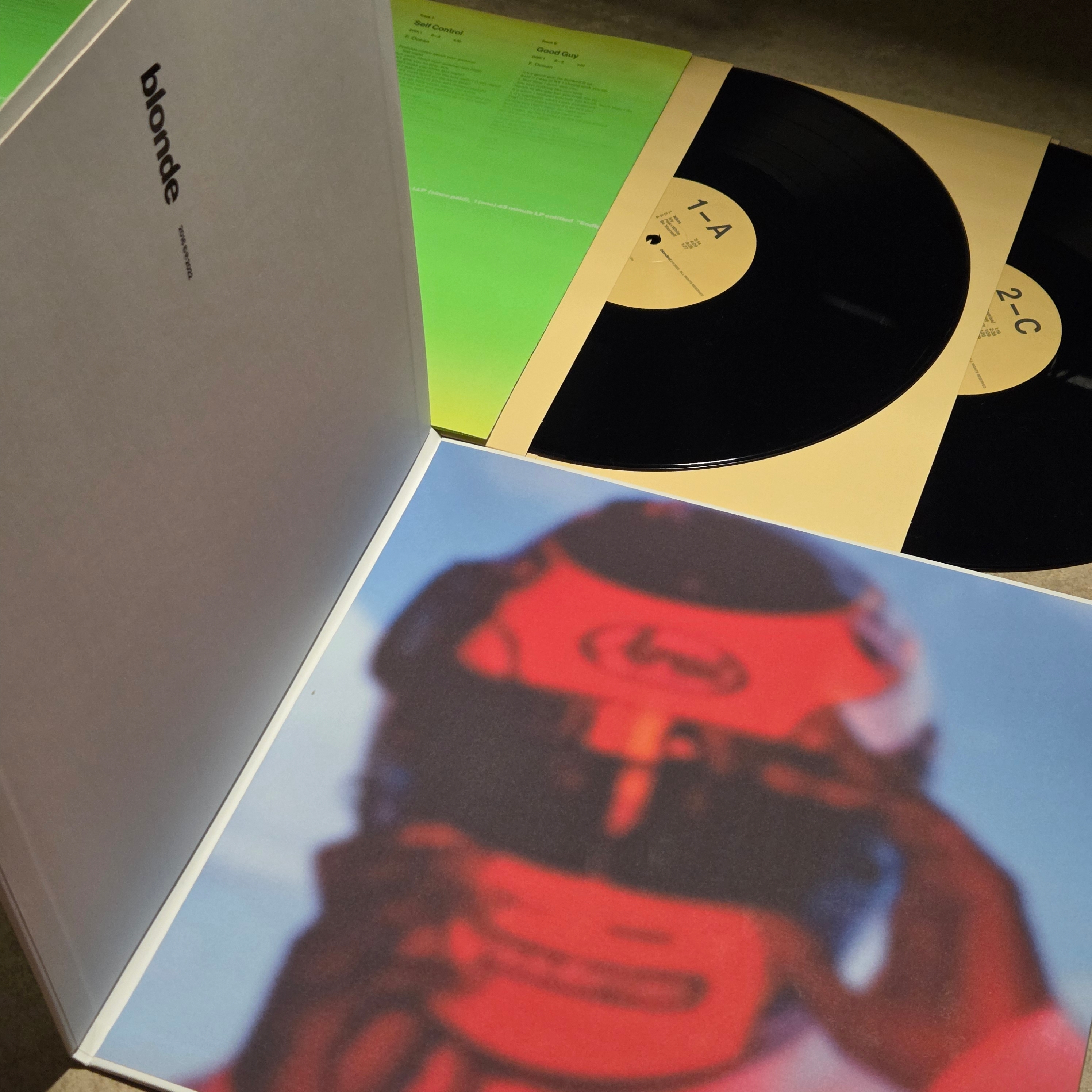 Frank Ocean Blonde Black (2LP) 착용 스타일 - 1