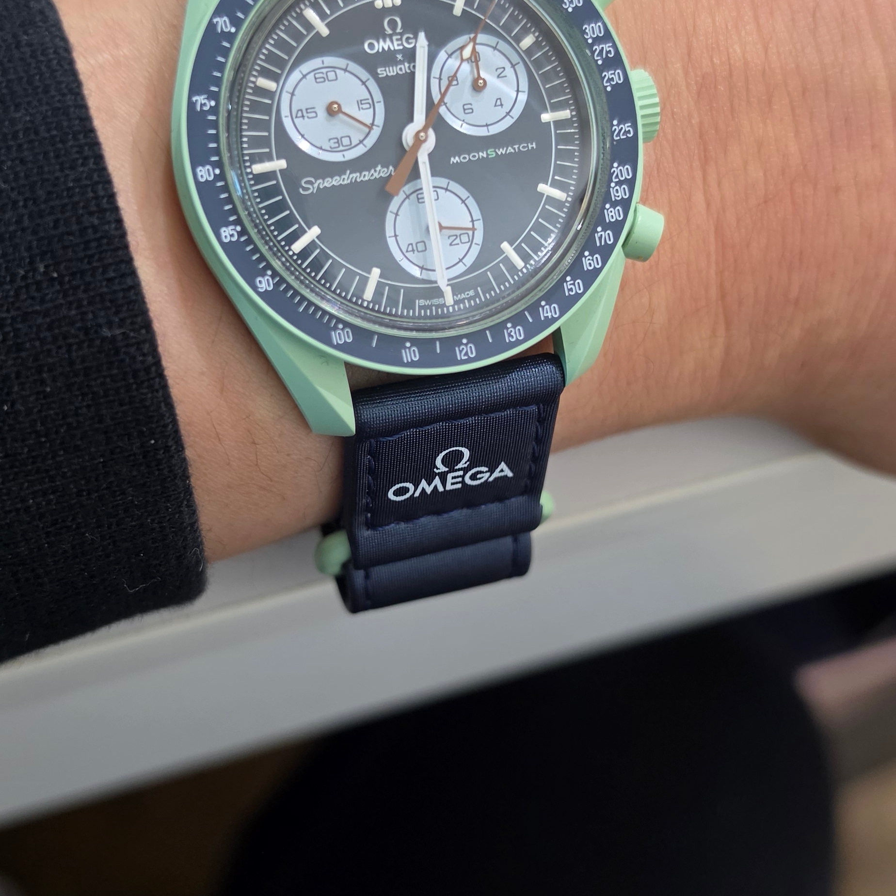 Swatch x Omega Bioceramic MoonSwatch Mission On Earth 착용 스타일