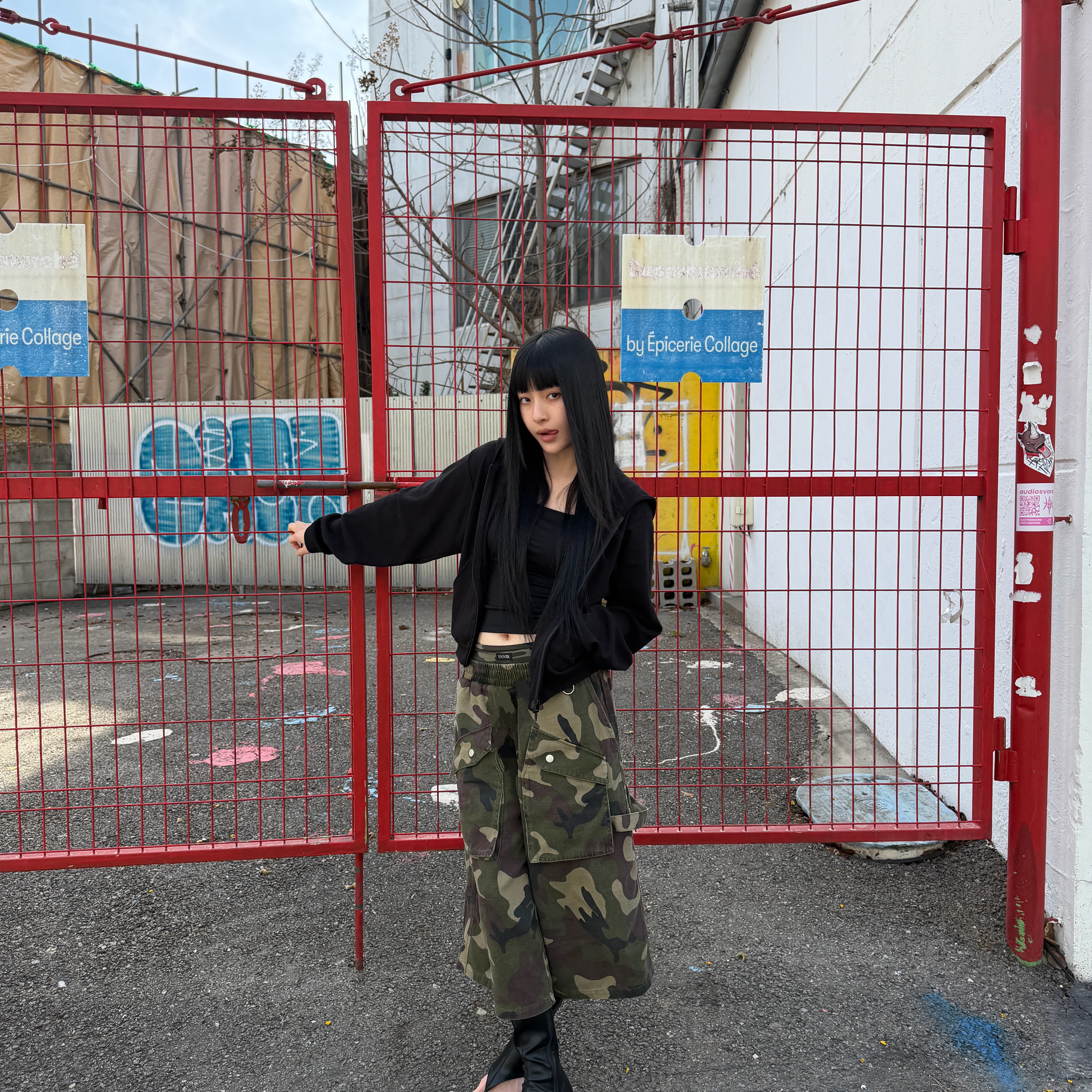 [KREAM 단독] Flavorism VTG Washed Bermuda Pants Washed Camo 착용 스타일