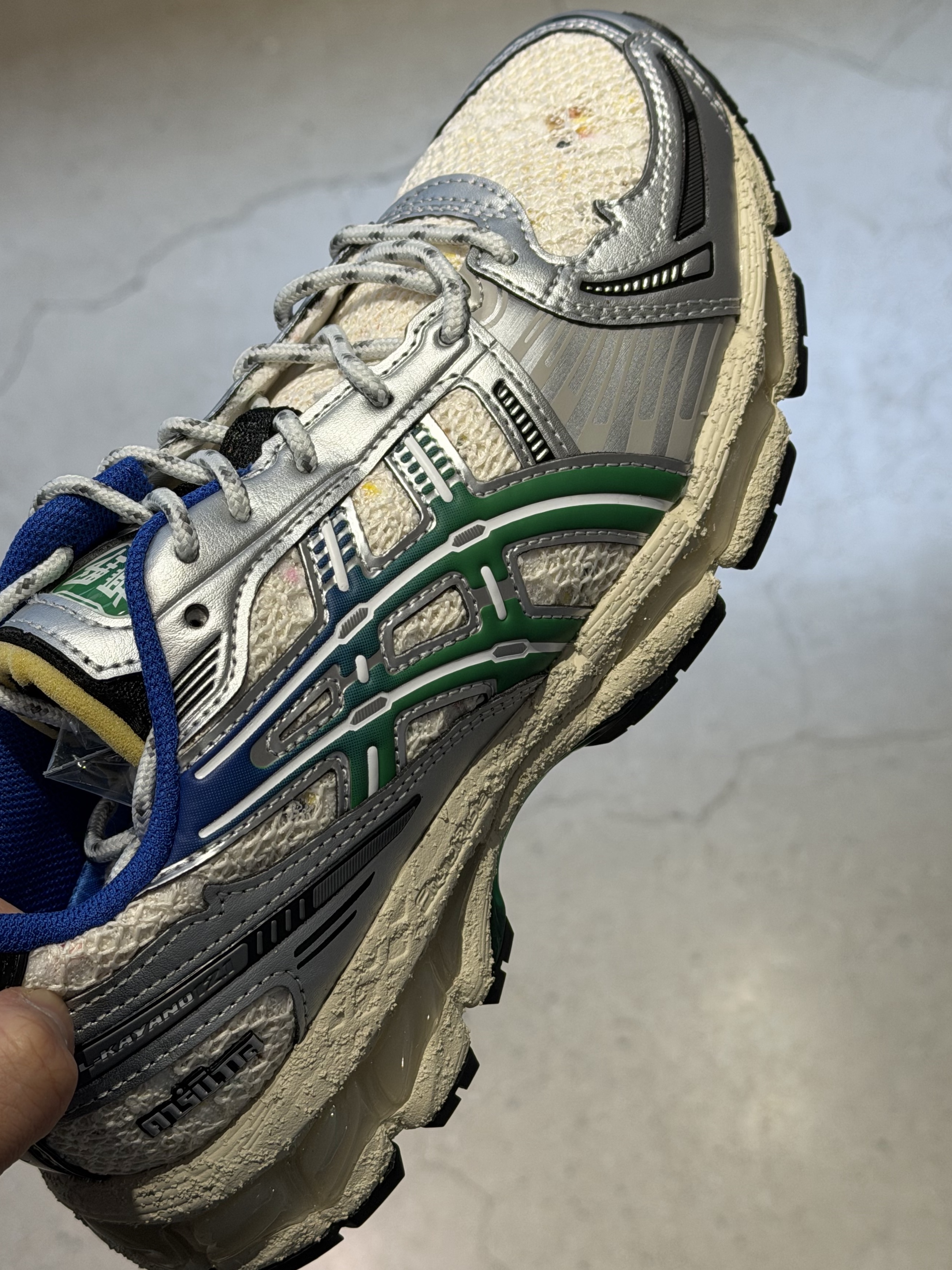 Asics x Carnival Gel-Kayano 12.1 Cream Green Basil 착용 스타일