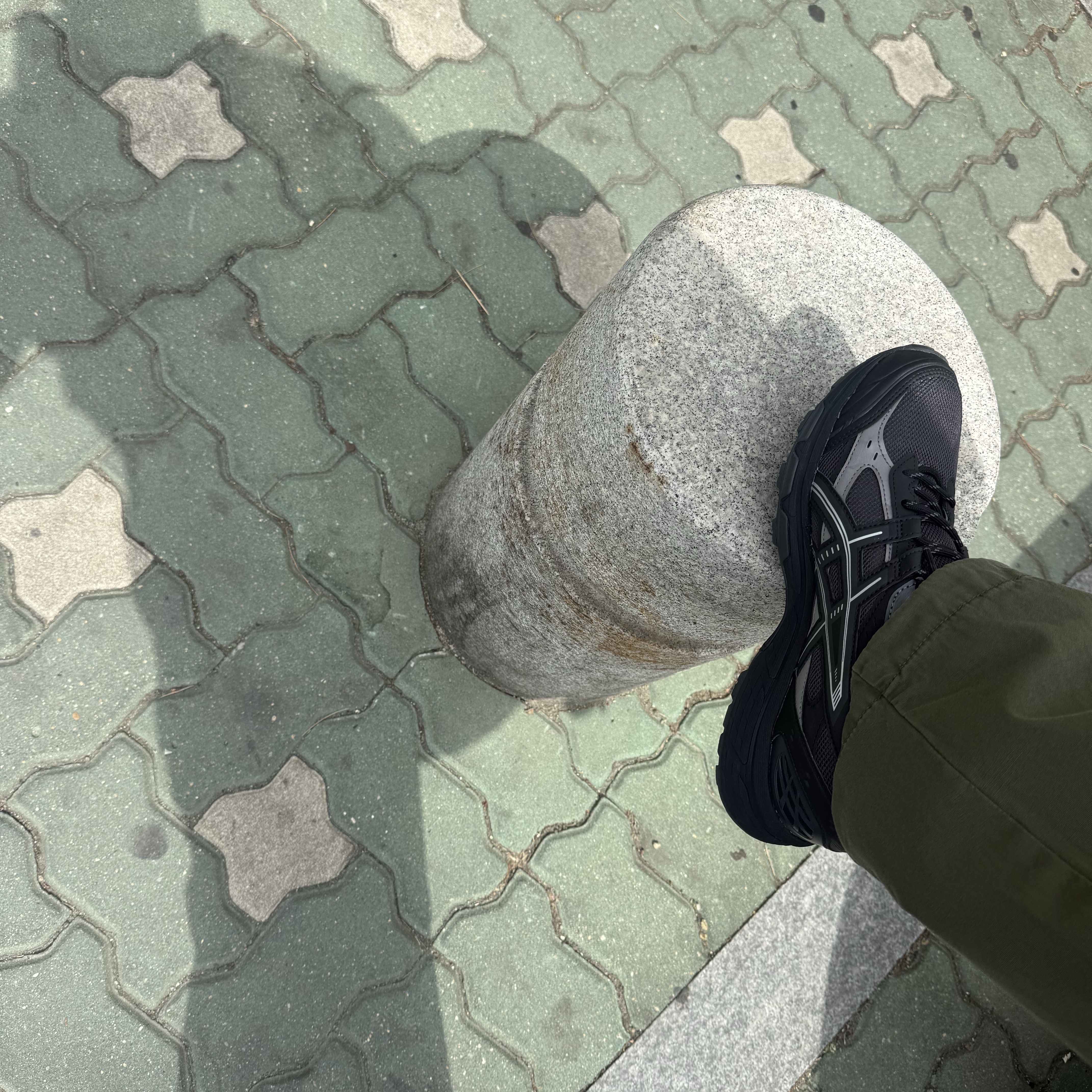 Asics Gel-Nunobiki Graphite Grey Black 착용 스타일 - 1