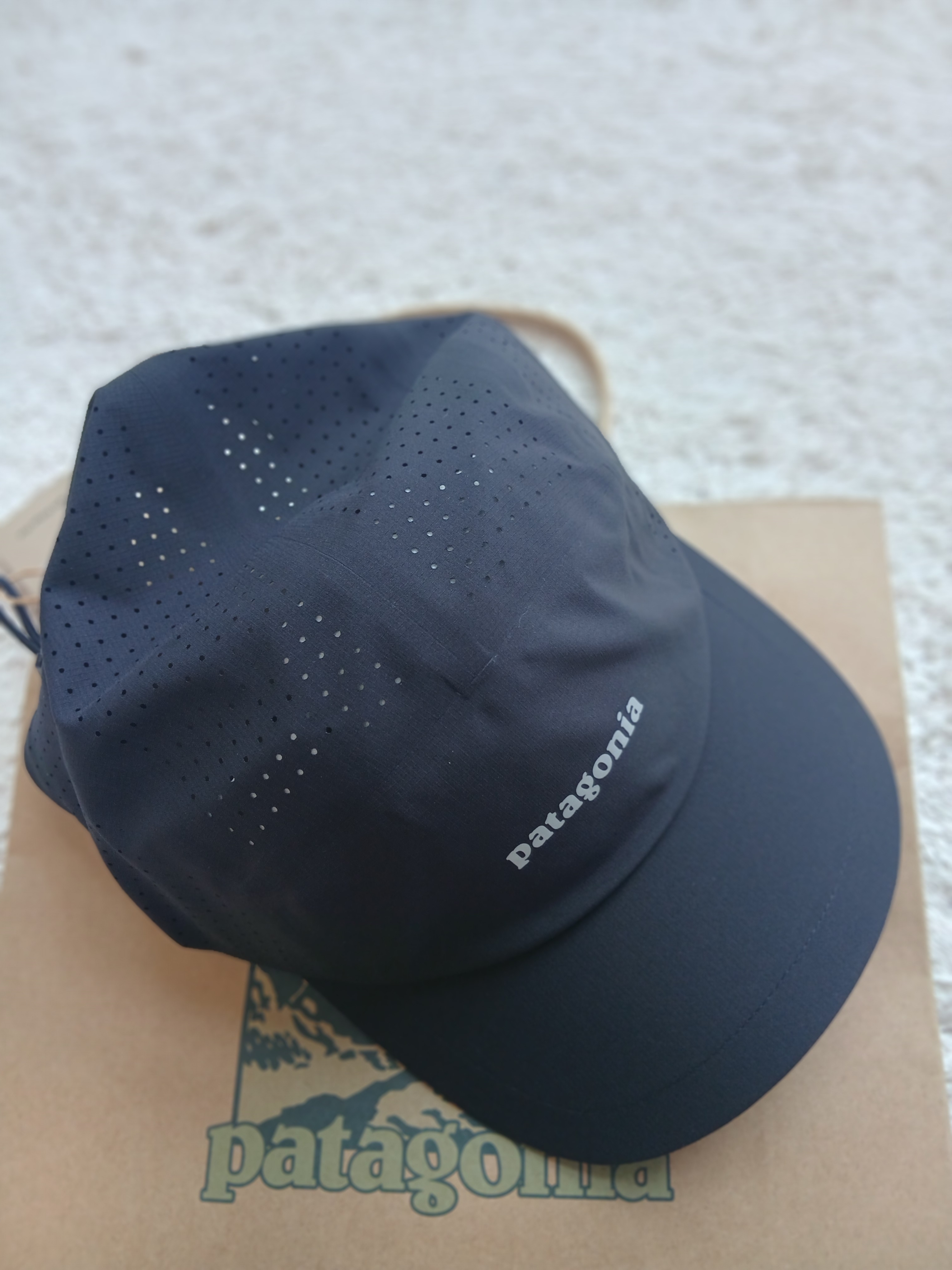 Patagonia Ultralightweight Ridge Hat Black 착용 스타일 - 2