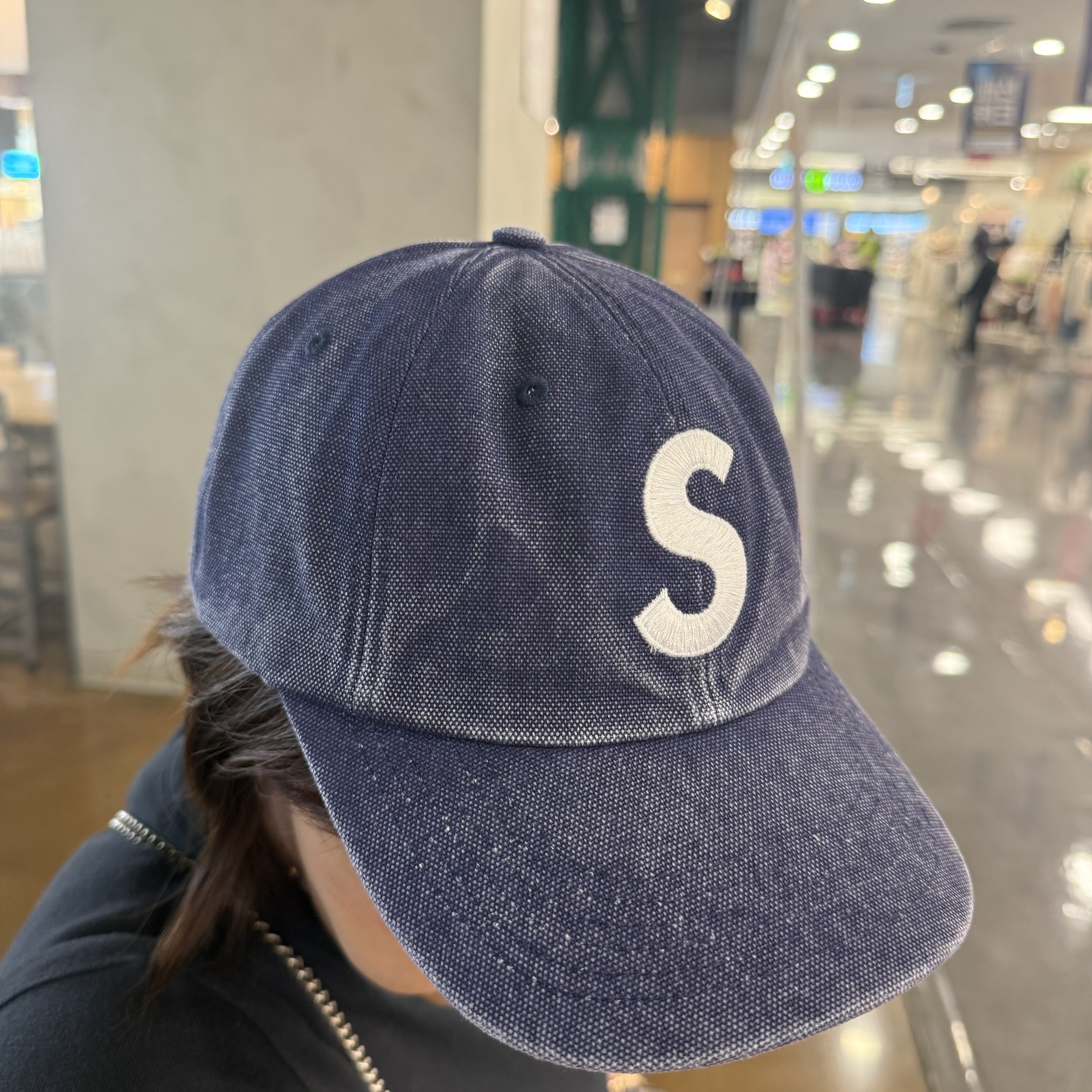 Supreme Pigment S Logo 6-Panel Navy - 24FW 착용 스타일