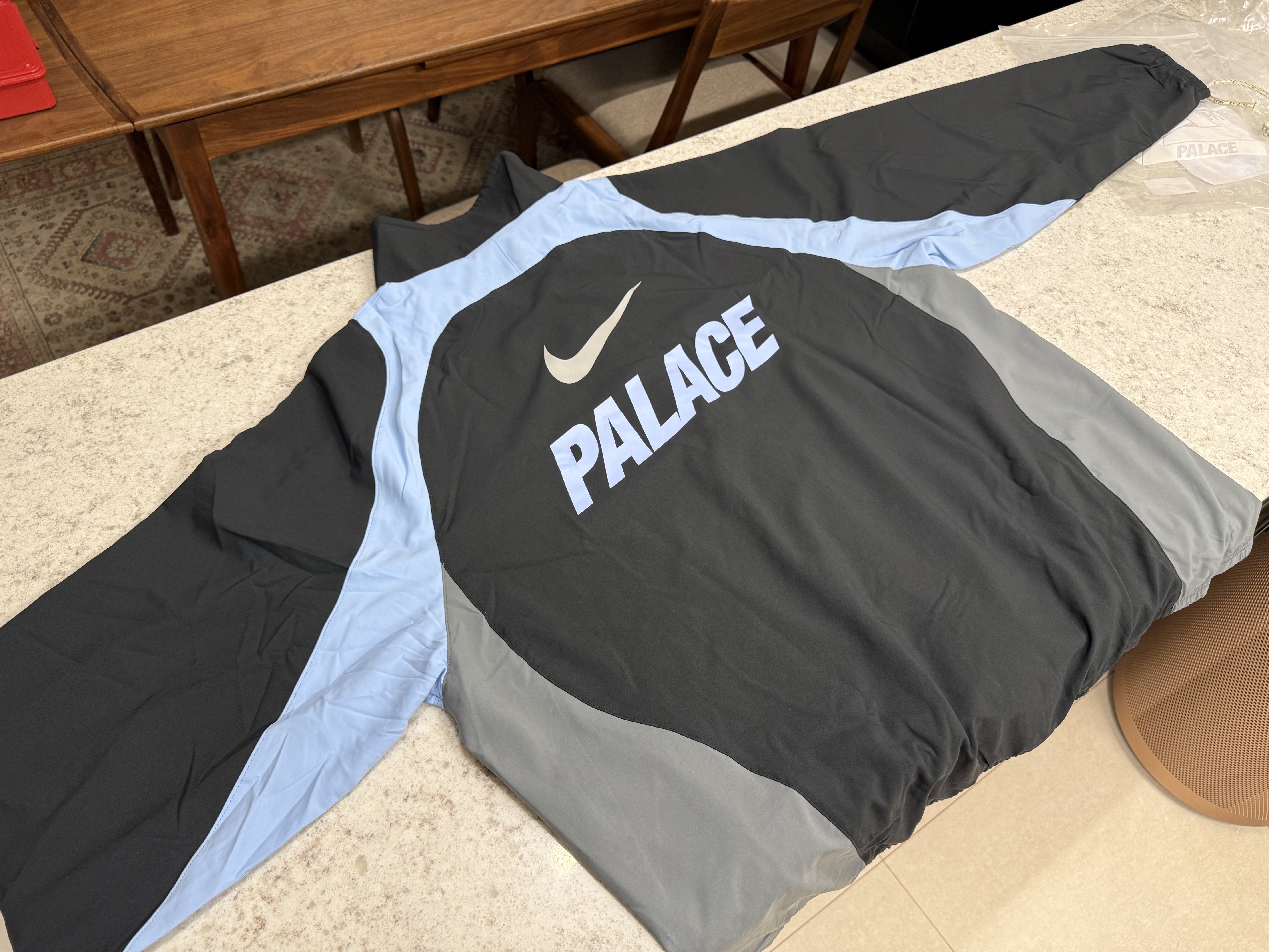 Palace x Nike Track Jacket Black - 26SS, Palace x Nike Font Swoosh Hood Black - 26SS 착용 스타일 - 3