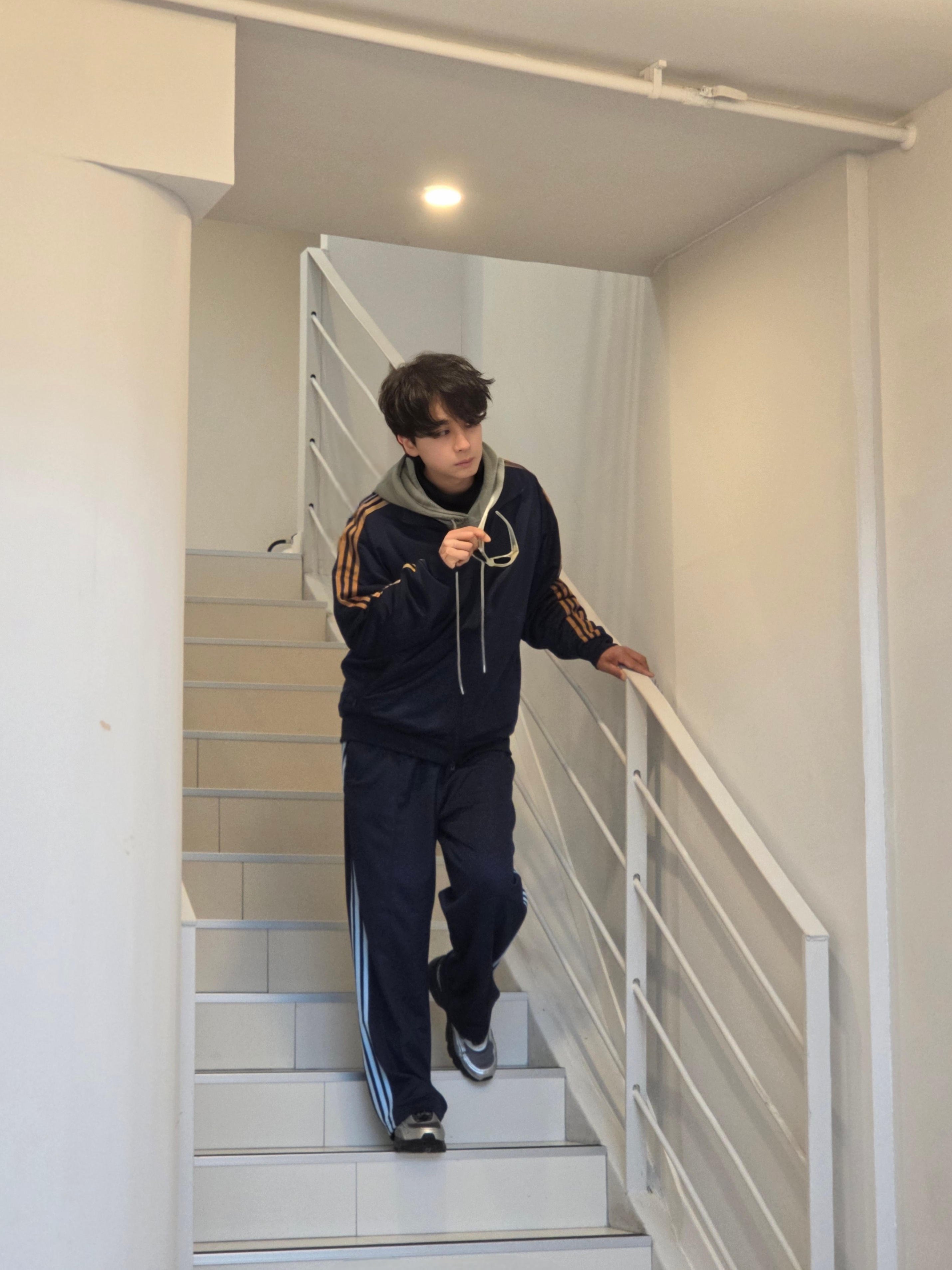 Adidas Originals Adicolor Buggy Fit Firebird Track Pants Night Indigo Clear Sky - KR Sizing, Adidas Track Jacket Night Indigo Mesa - KR Sizing 착용 스타일 - 2