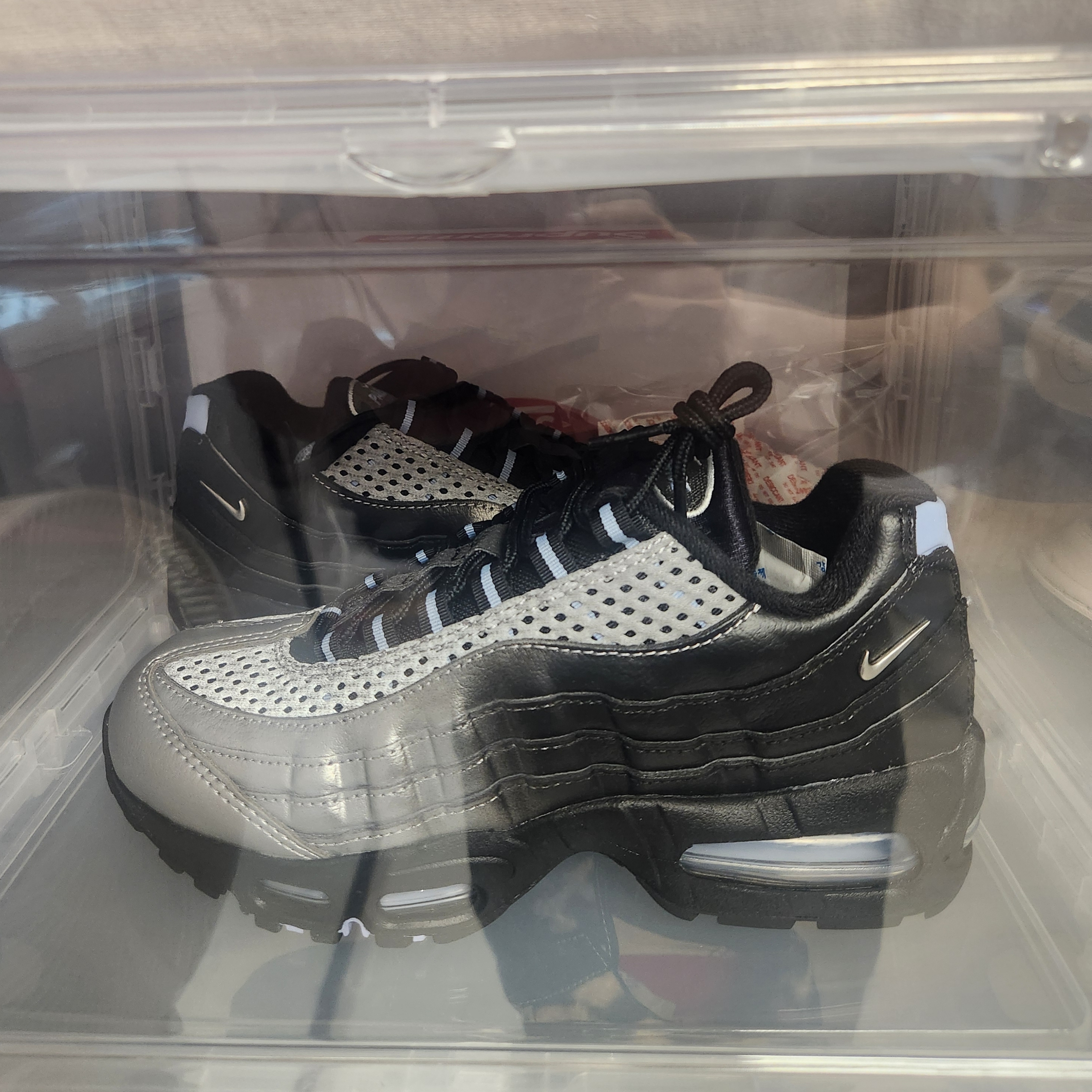 Nike x Palace Air Max 95 Metallic Silver Aluminum 착용 스타일