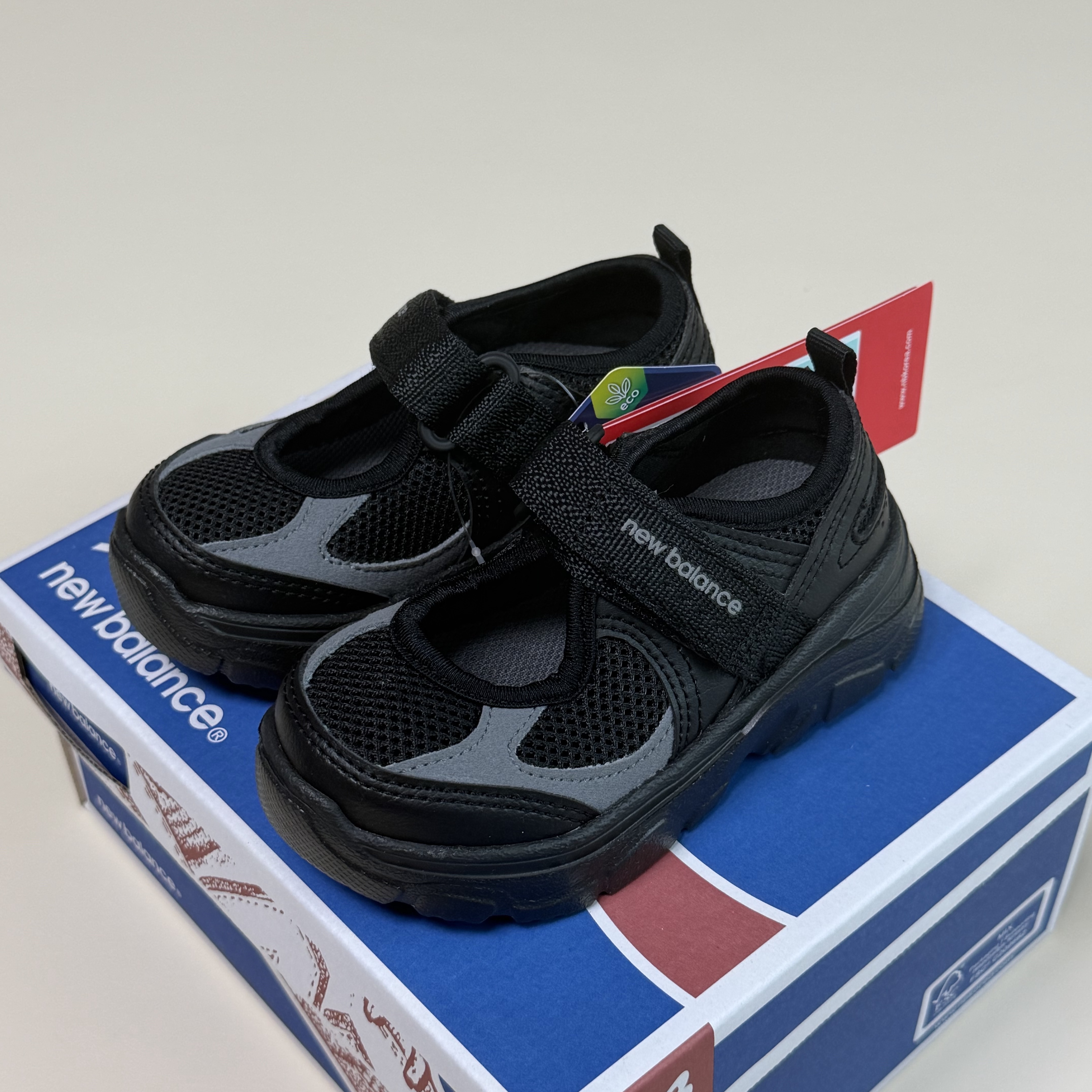 (TD) New Balance Breeze Mini Midnight Black 착용 스타일 - 2