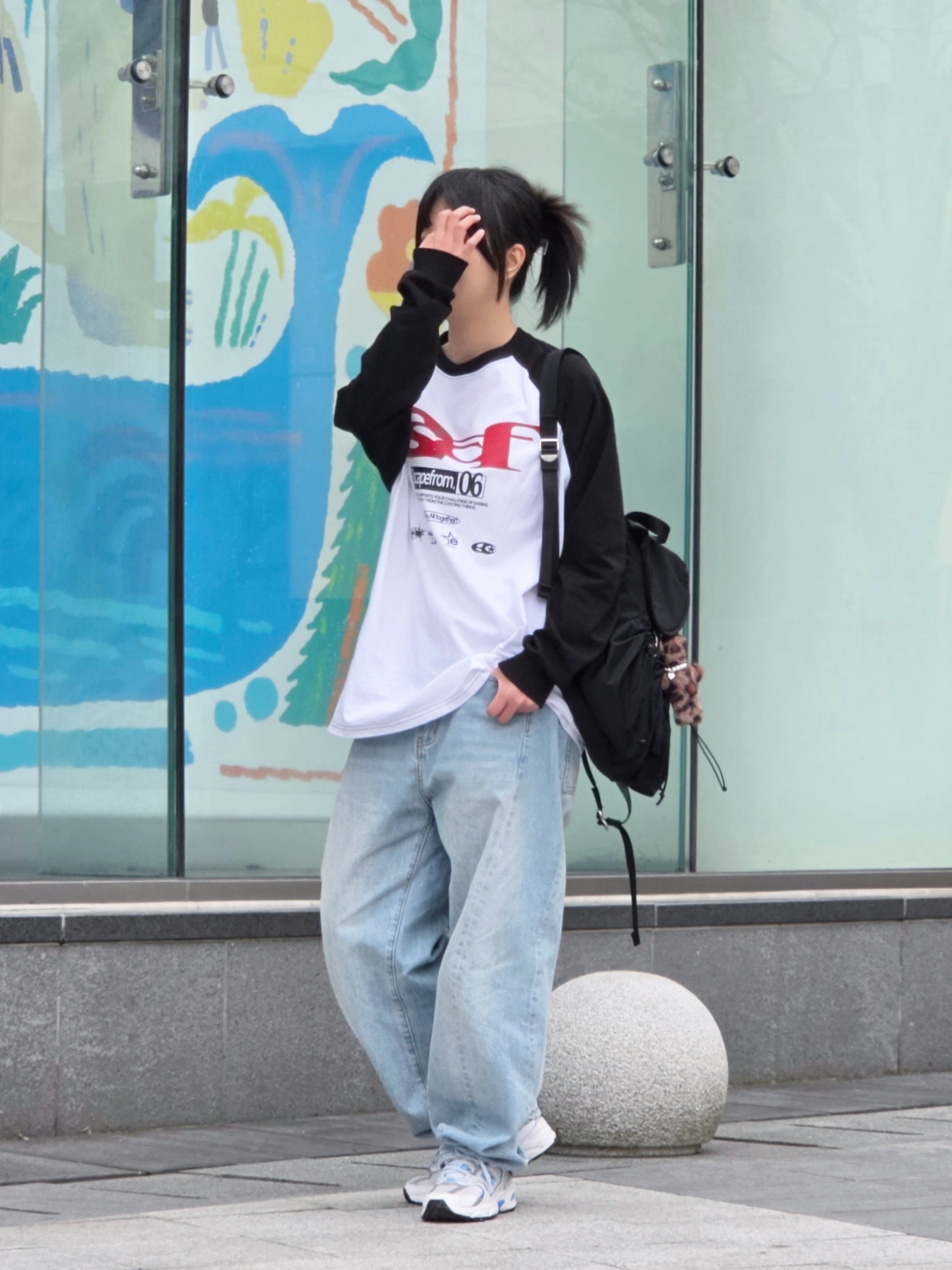 Escapefrom Red ESCF Logo Collage Print Long Sleeve Black, New Balance 530 Sky Blue 착용 스타일
