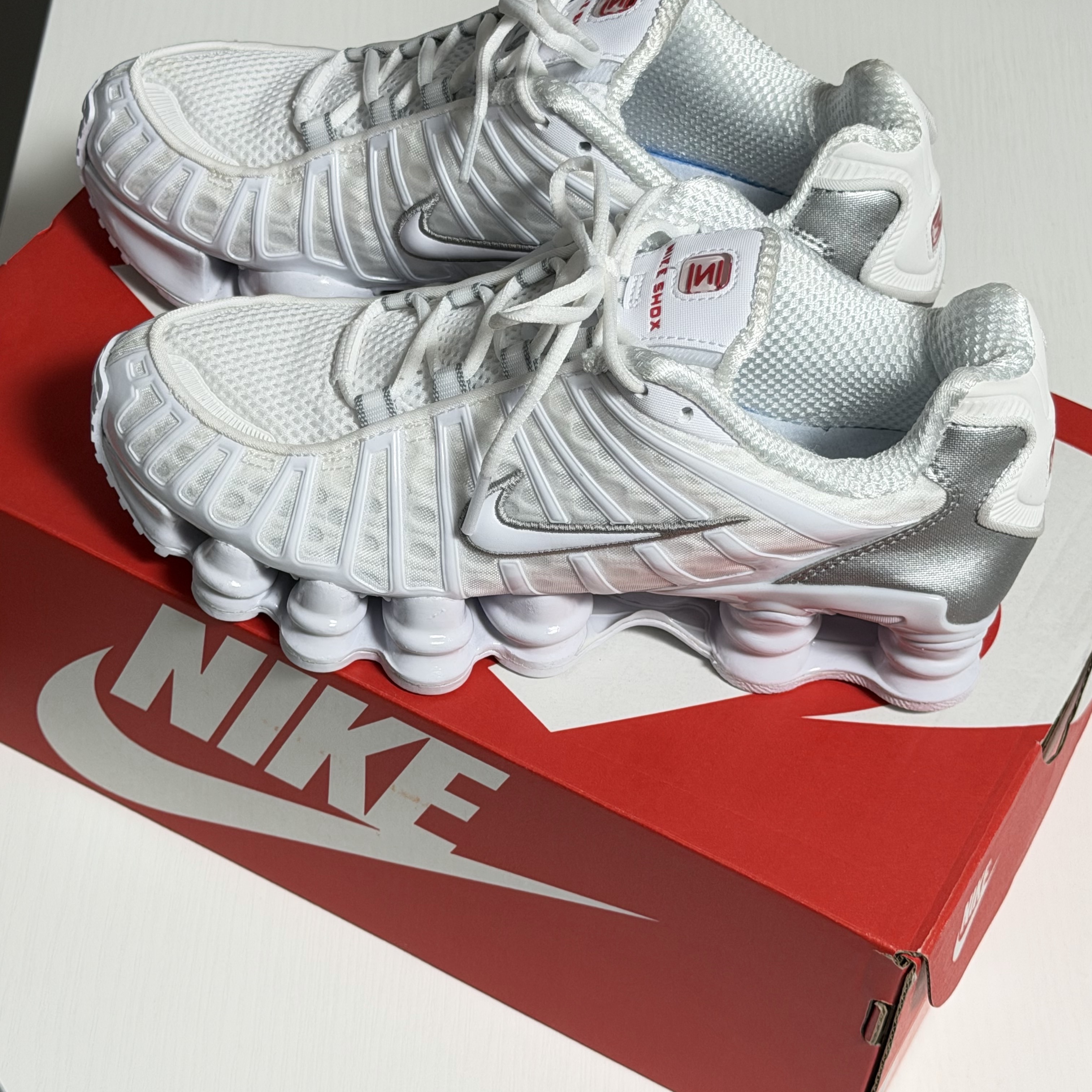 (W) Nike Shox TL White and Max Orange 착용 스타일