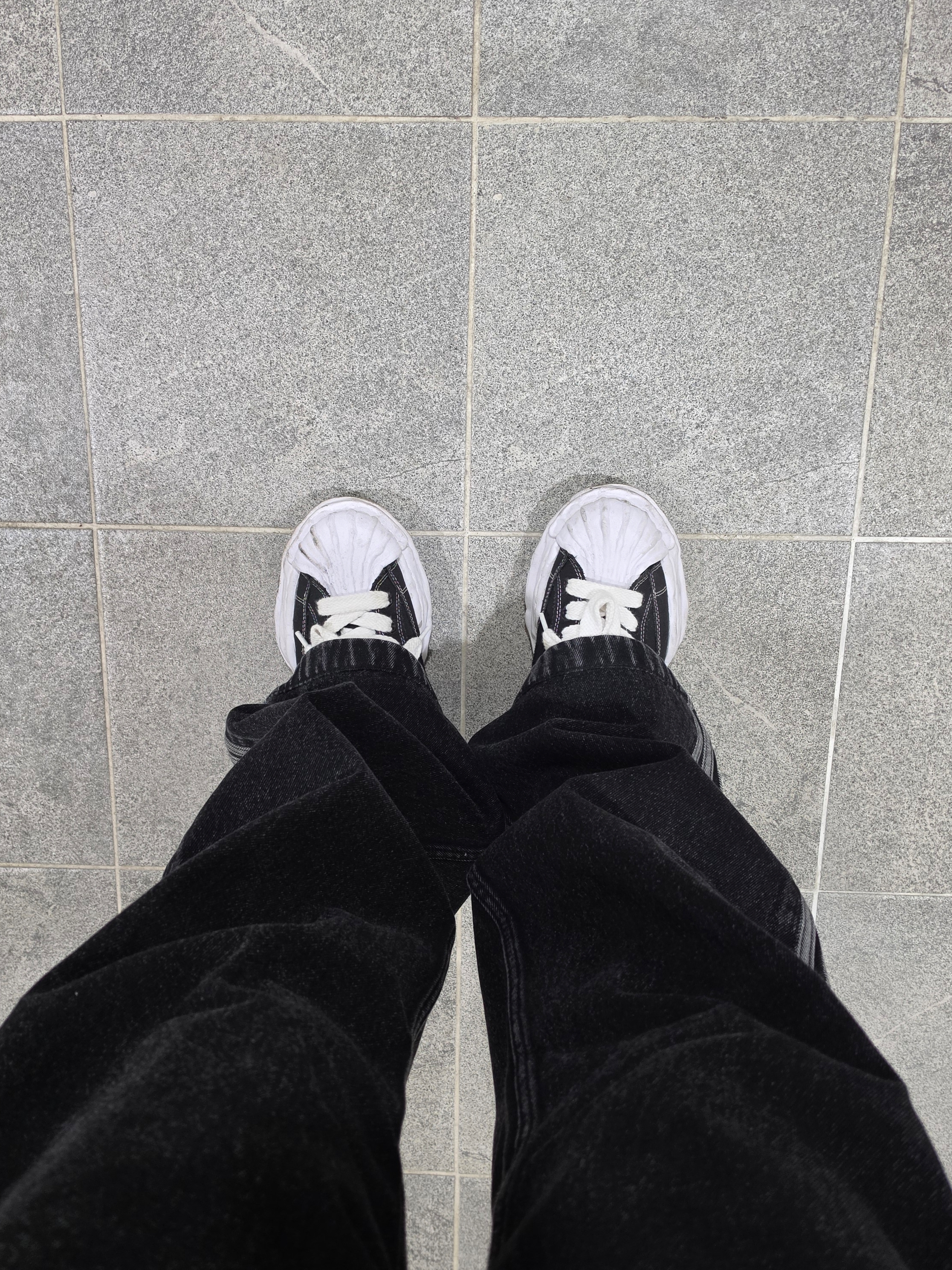 Maison Mihara Yasuhiro Blakey OG Sole Canvas Low-top Sneakers Black White 착용 스타일