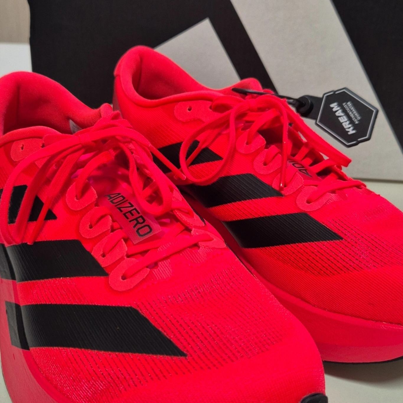 Adidas Adizero Evo SL Lucid Red Core Black 착용 스타일 - 1