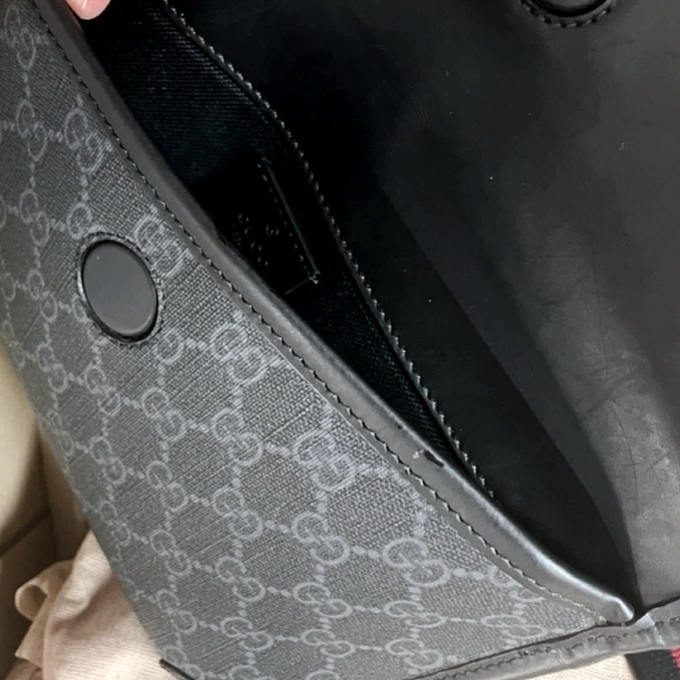 Gucci GG Small Belt Bag Black 착용 스타일 - 2
