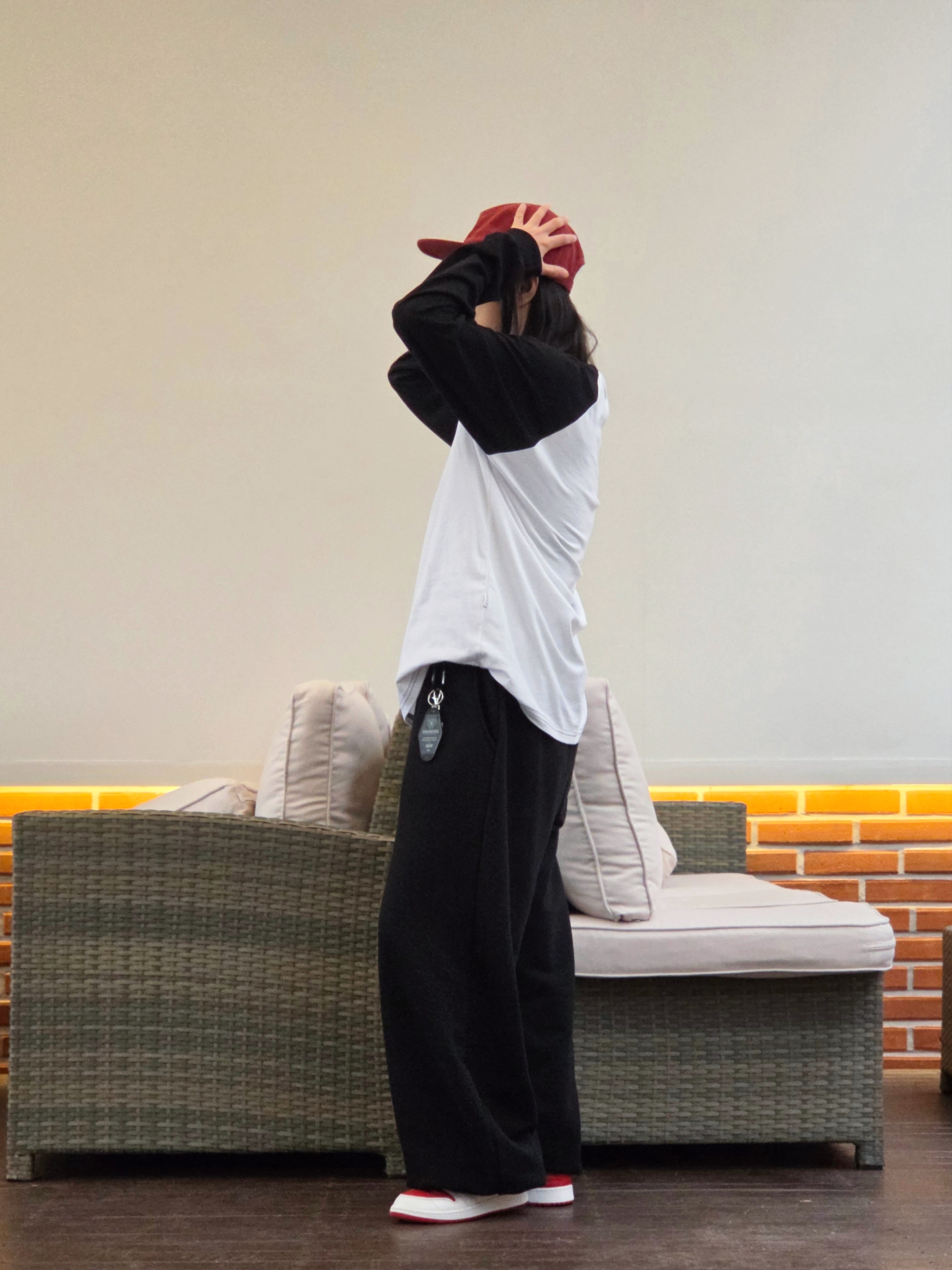 Escapefrom Red ESCF Logo Collage Print Long Sleeve Black, (GS) Jordan 1 Retro High OG Heritage 착용 스타일 - 2