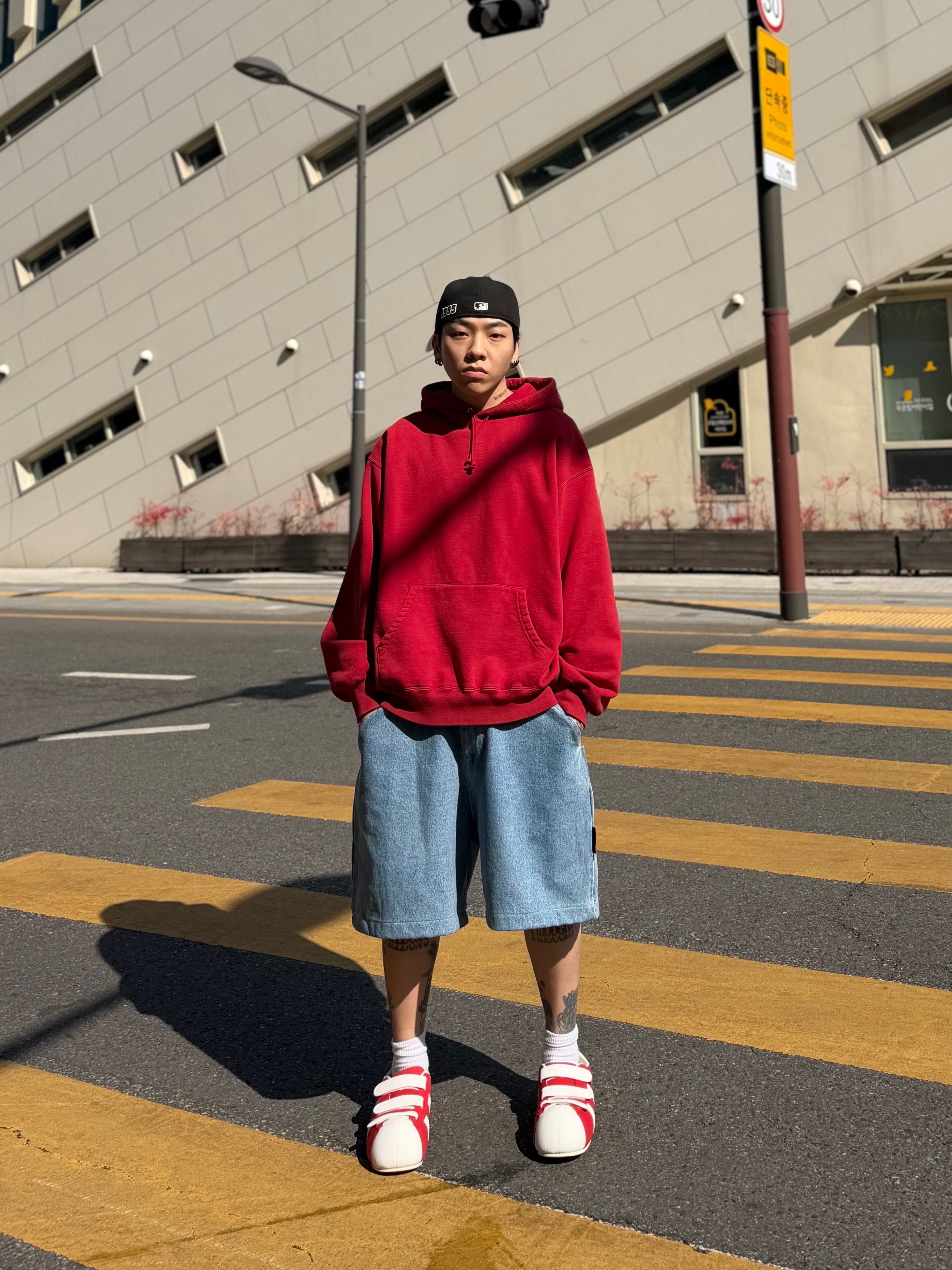 Supreme Team 94 Hooded Sweatshirt Red - 25SS 착용 스타일 - 4