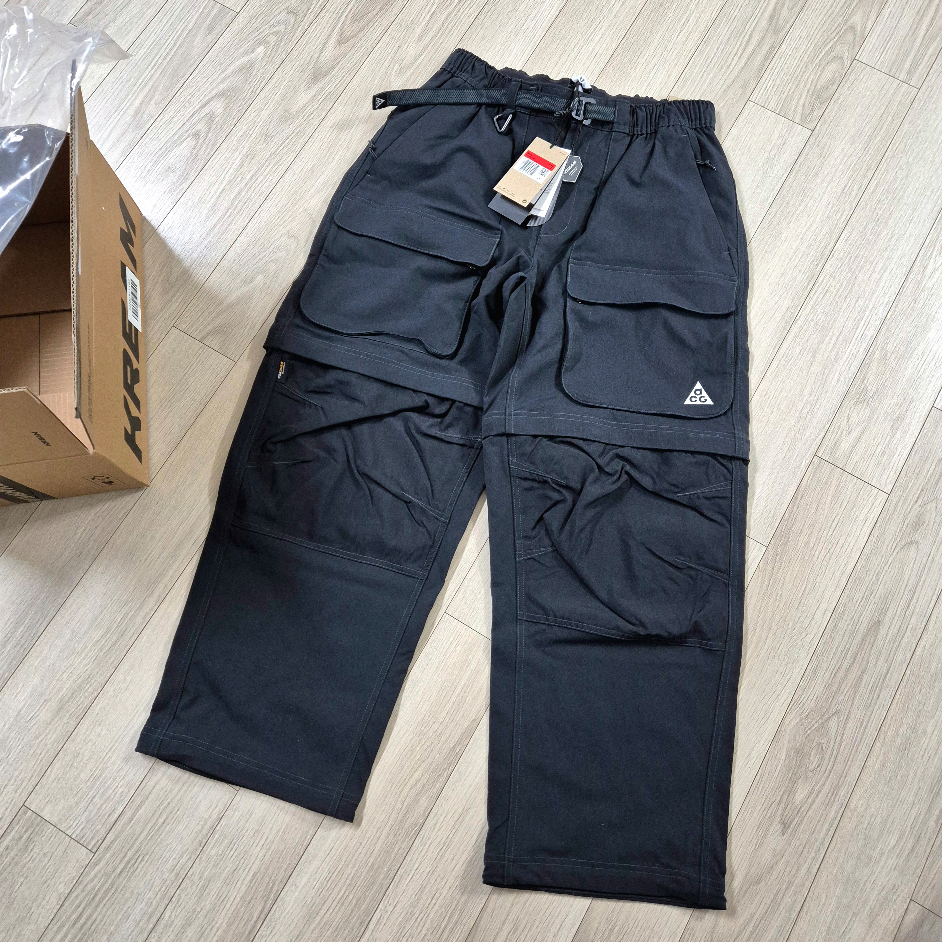 Nike ACG Smith Summit Zip Cargo Pants Black Anthracite - Asia 착용 스타일 - 1