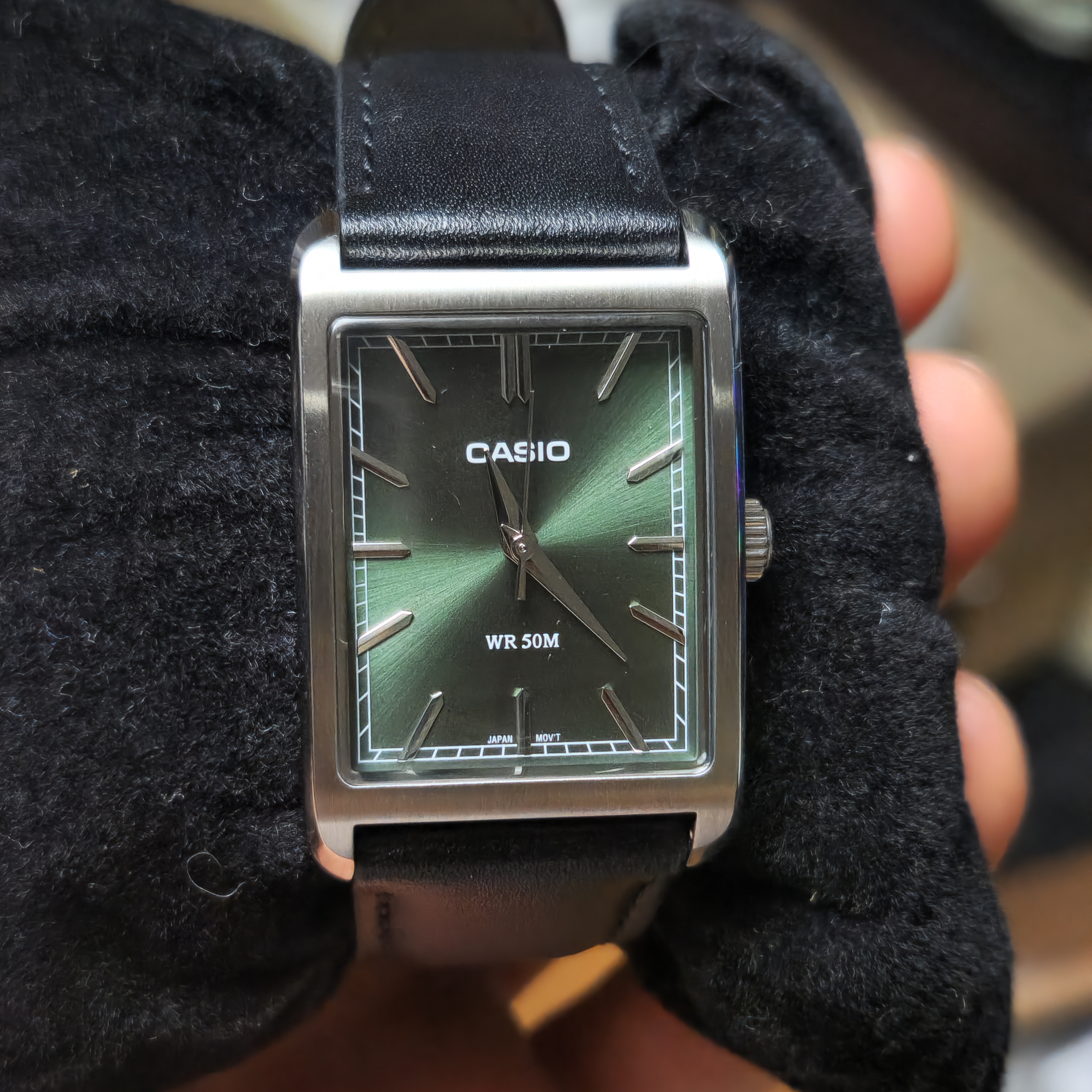 Casio MTP-B215L-3AV Green 착용 스타일
