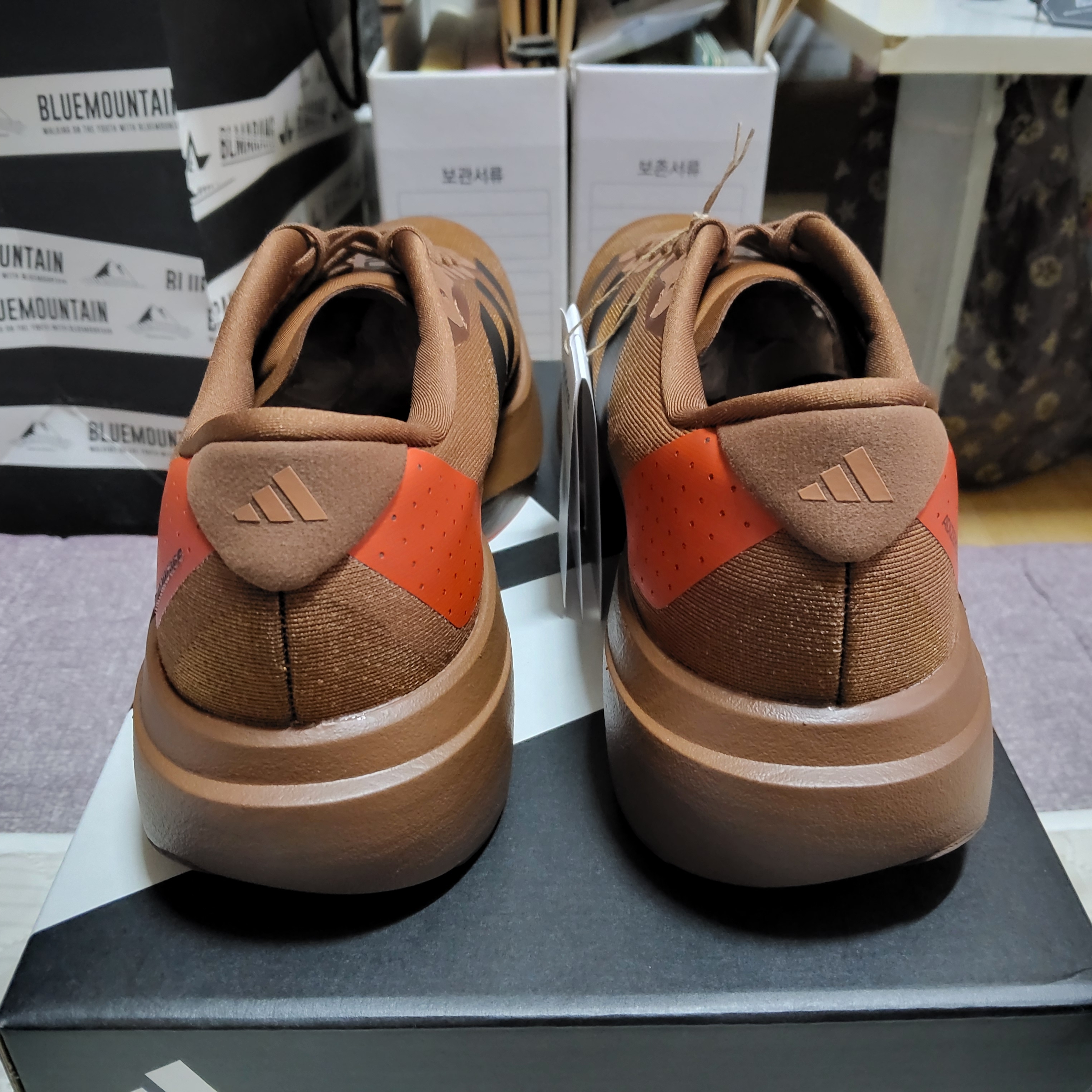 Adidas x Pharrell Williams Adizero EVO SL Preloved Brown 착용 스타일 - 3