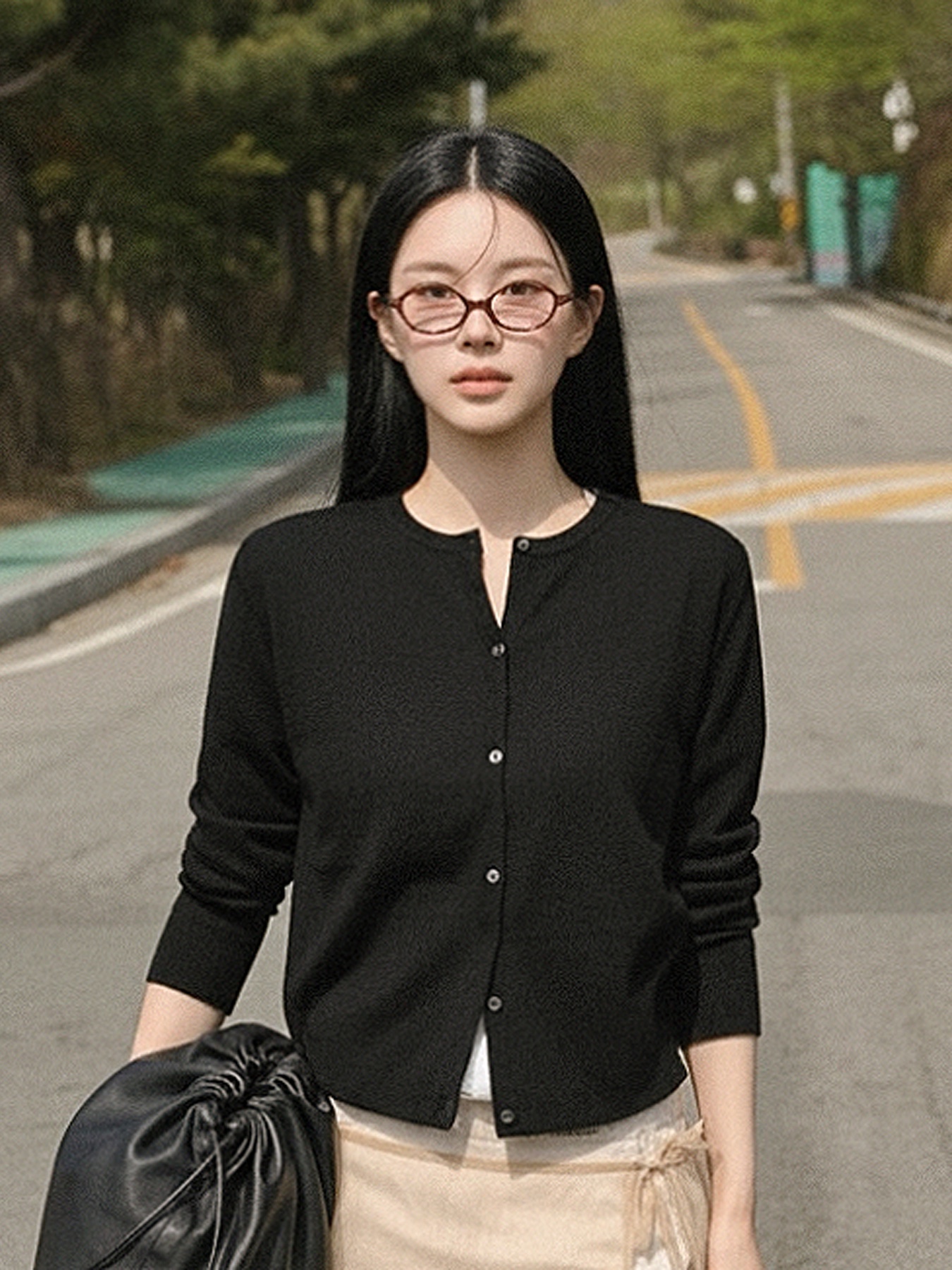 Permanent Archive Air Flex Round Cardigan Black 착용 스타일