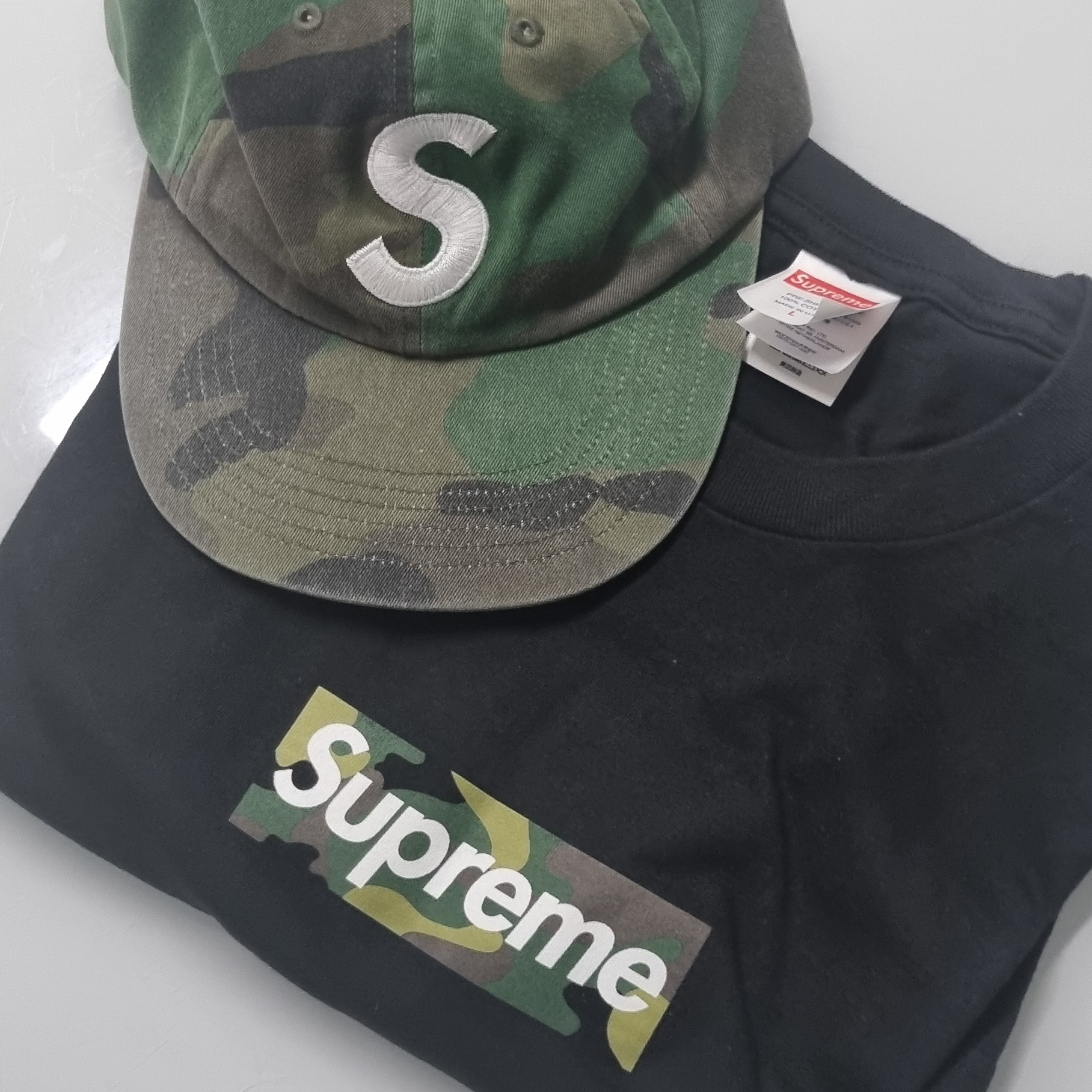 Supreme Pigment Print S Logo 6-Panel Woodland Camo - 20SS, Supreme Box Logo T-Shirt Black - 23FW 착용 스타일