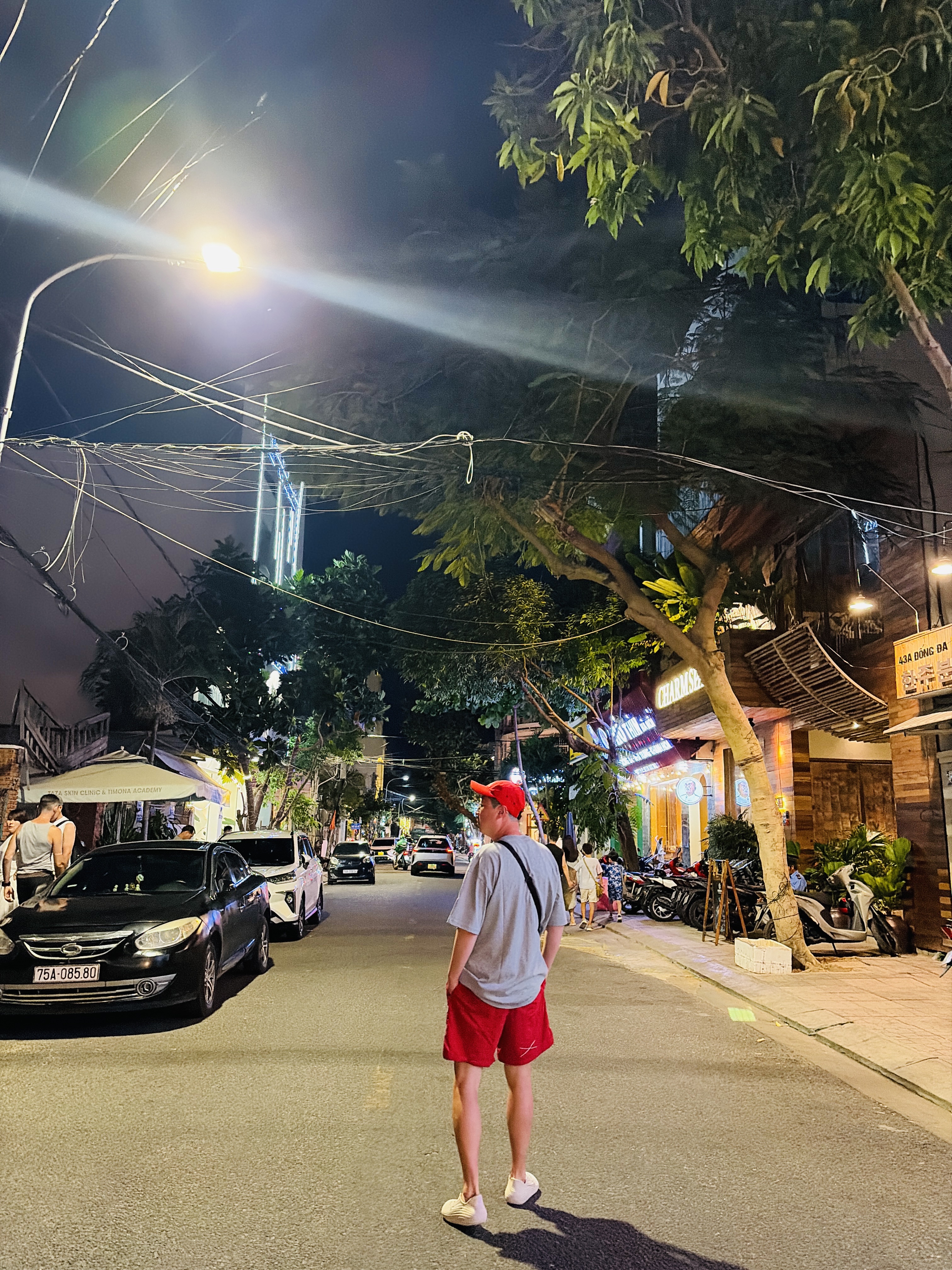 Nike x Undercover NRG AW84 TC Adjustable Cap Red, Nike x Stranger Things NSW VECNA Short Sleeve T-Shirt Dark Grey Heather (IB8068-063) 착용 스타일 - 5