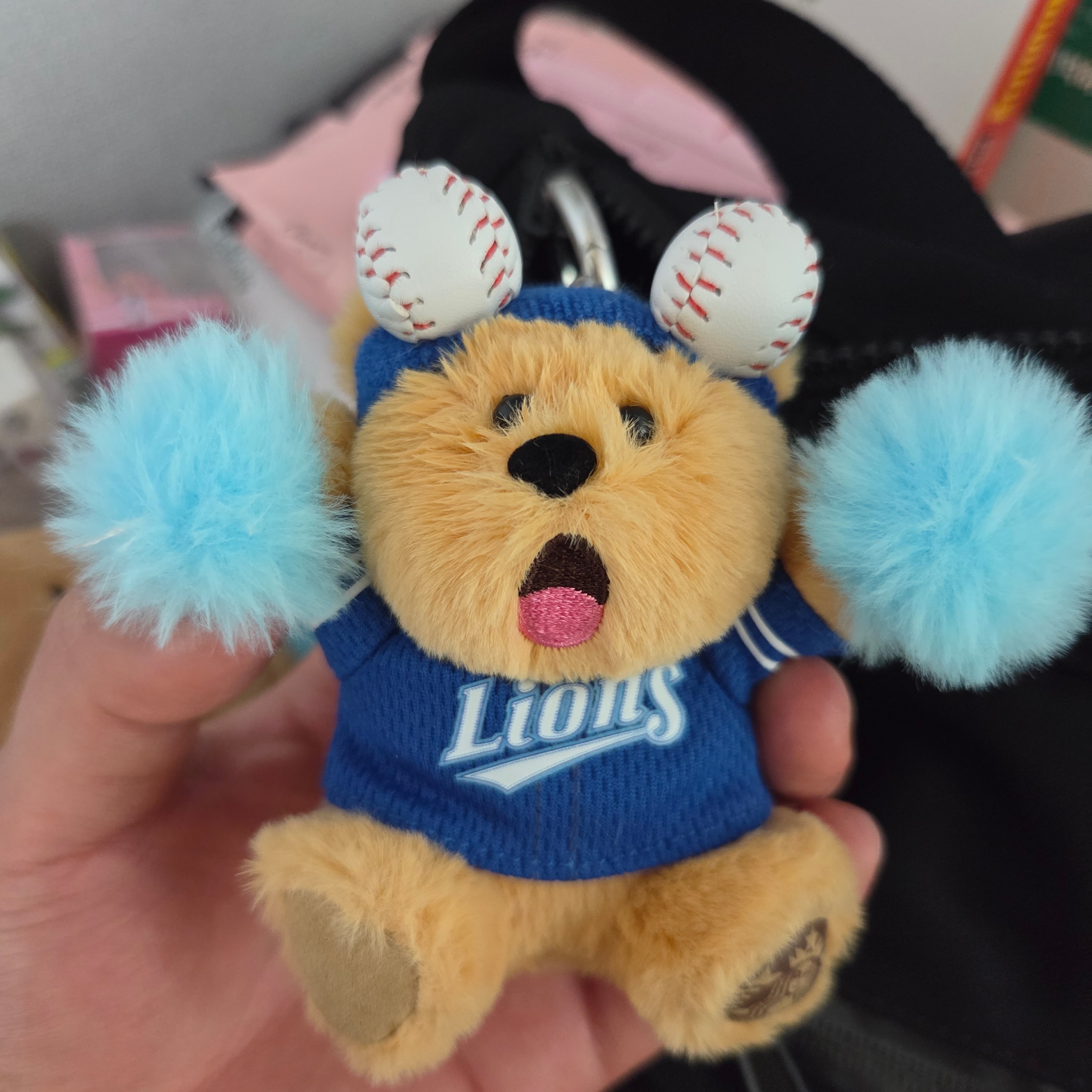 Starbucks x KBO Lions Bearista Keychain 착용 스타일