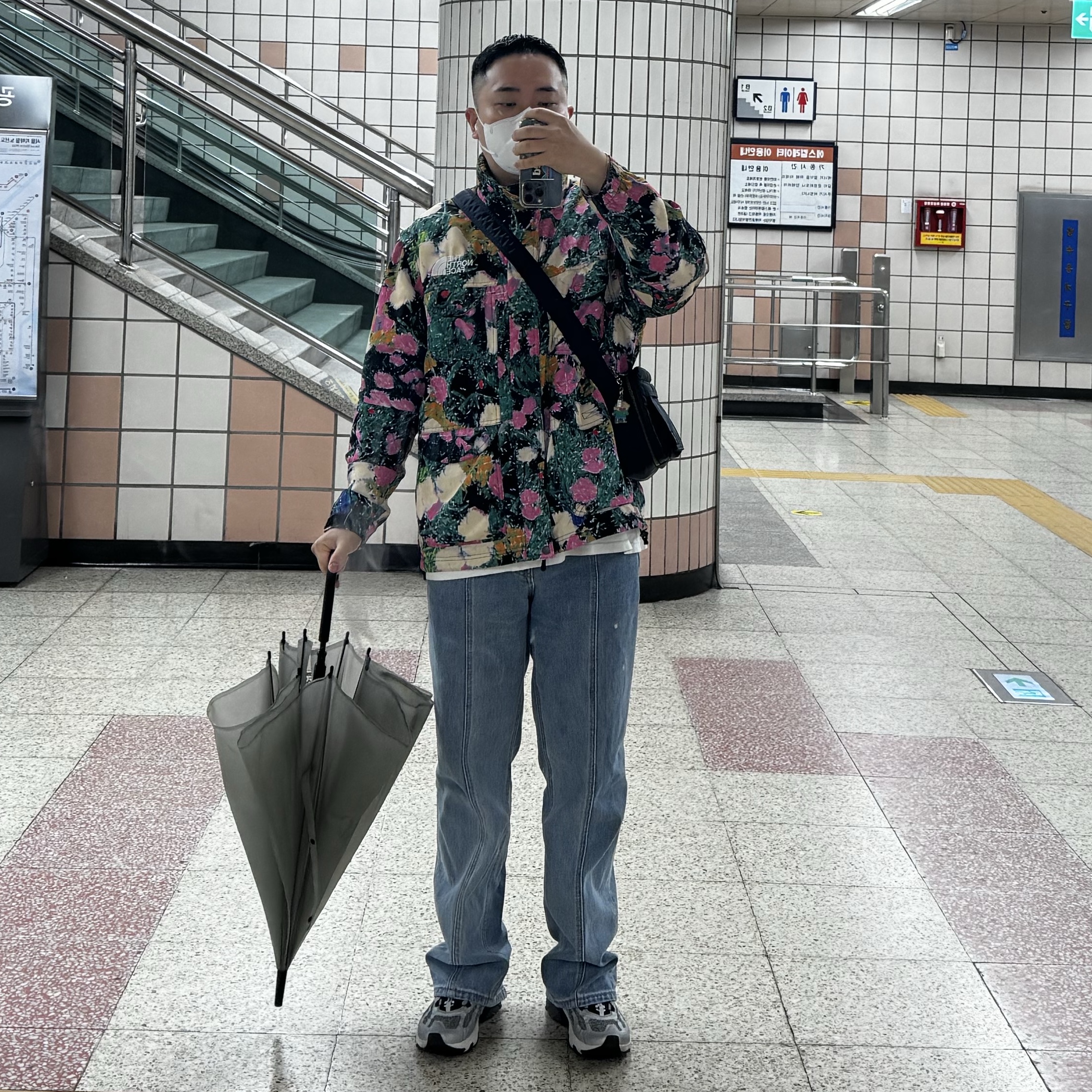 Supreme x The North Face Trekking Convertible Jacket Flowers - 22SS, Salomon Speedverse PRG Silver Frost Grey Lunar Rock 착용 스타일