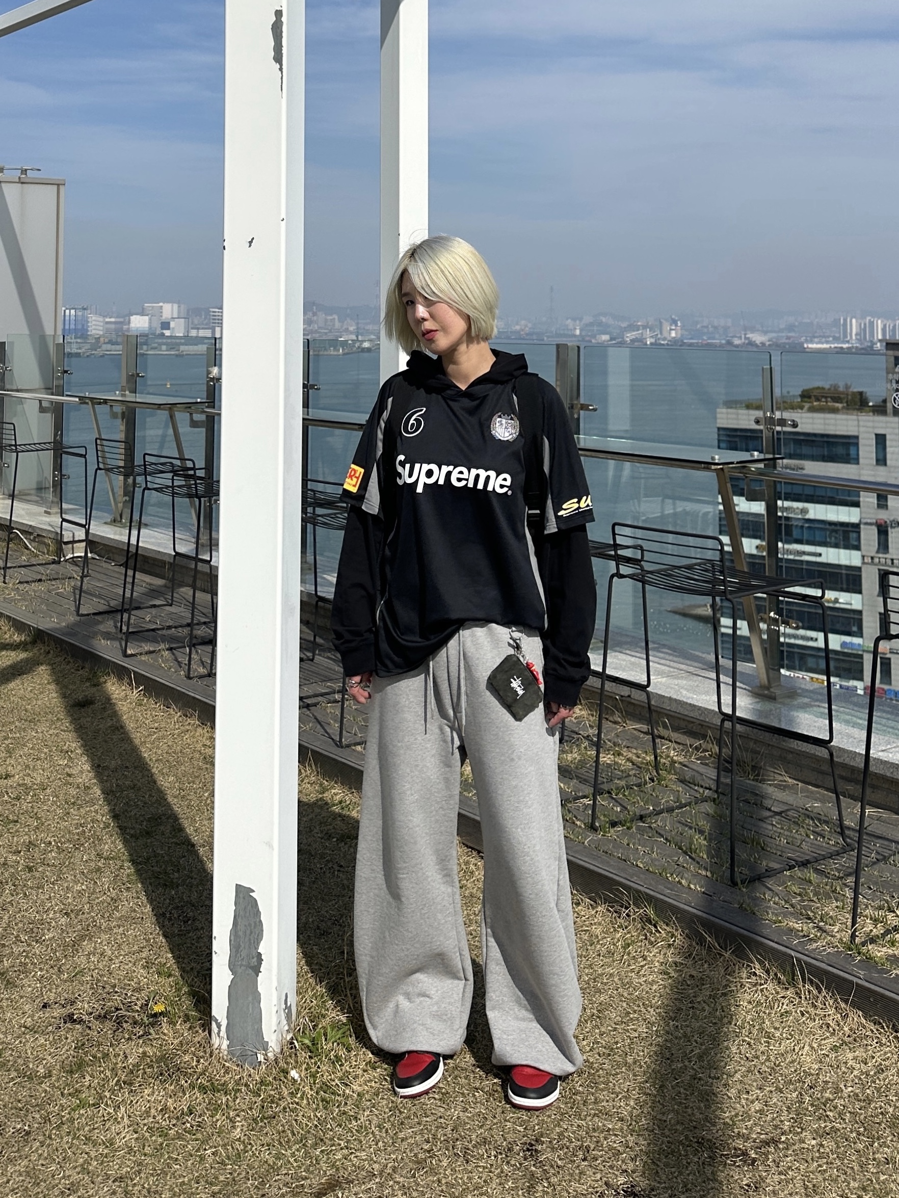 Supreme Hooded Soccer Jersey Black - 23FW, Jordan 1 High 85 Bred 착용 스타일 - 1