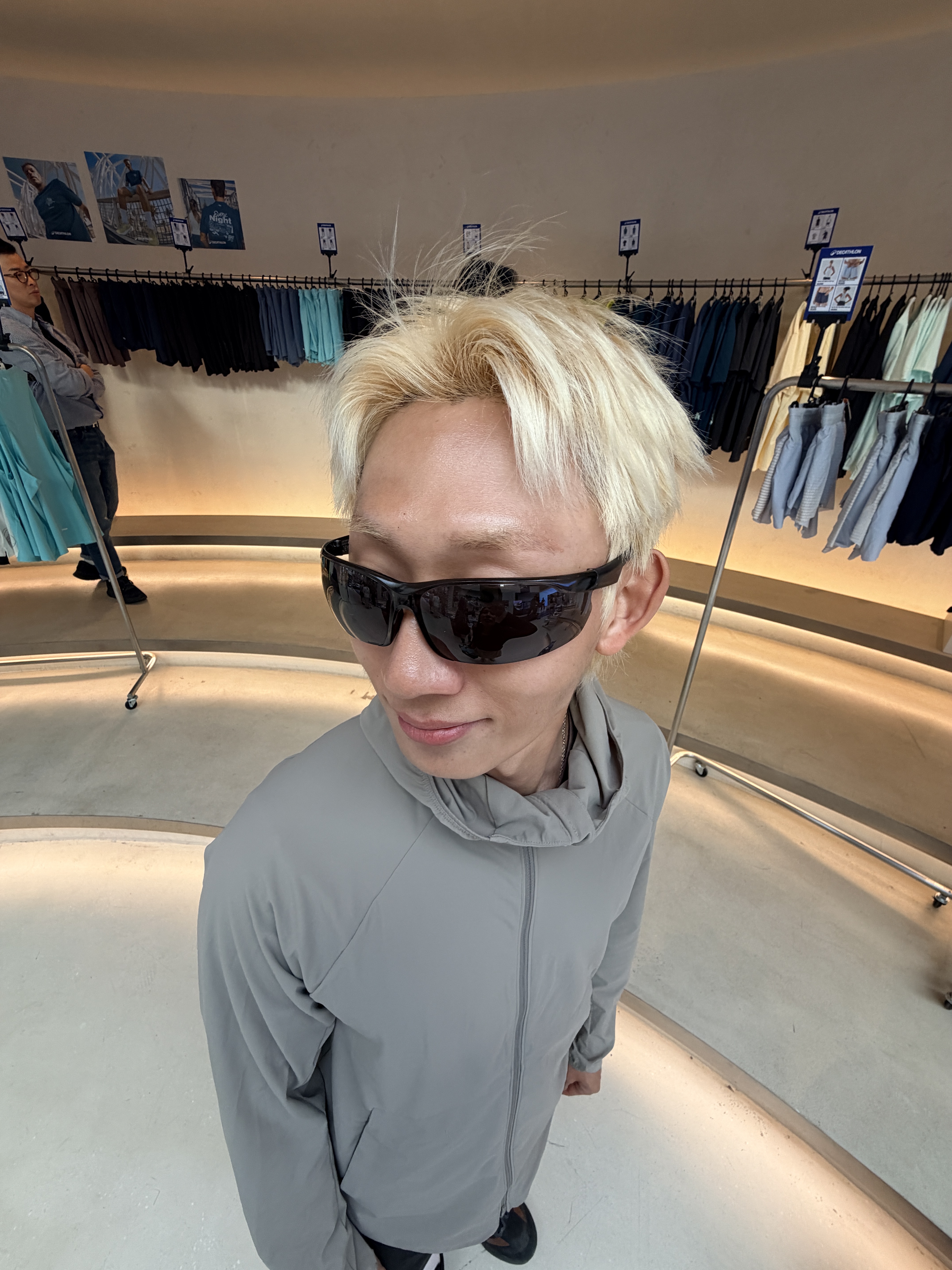 DECATHLON Adult Sports Sunglasses Category 3 ST100 Smoked Black, Adidas x Pharrell Williams Humanrace Adizero Adios EVO SL Core Black Semi Court Green 착용 스타일 - 4