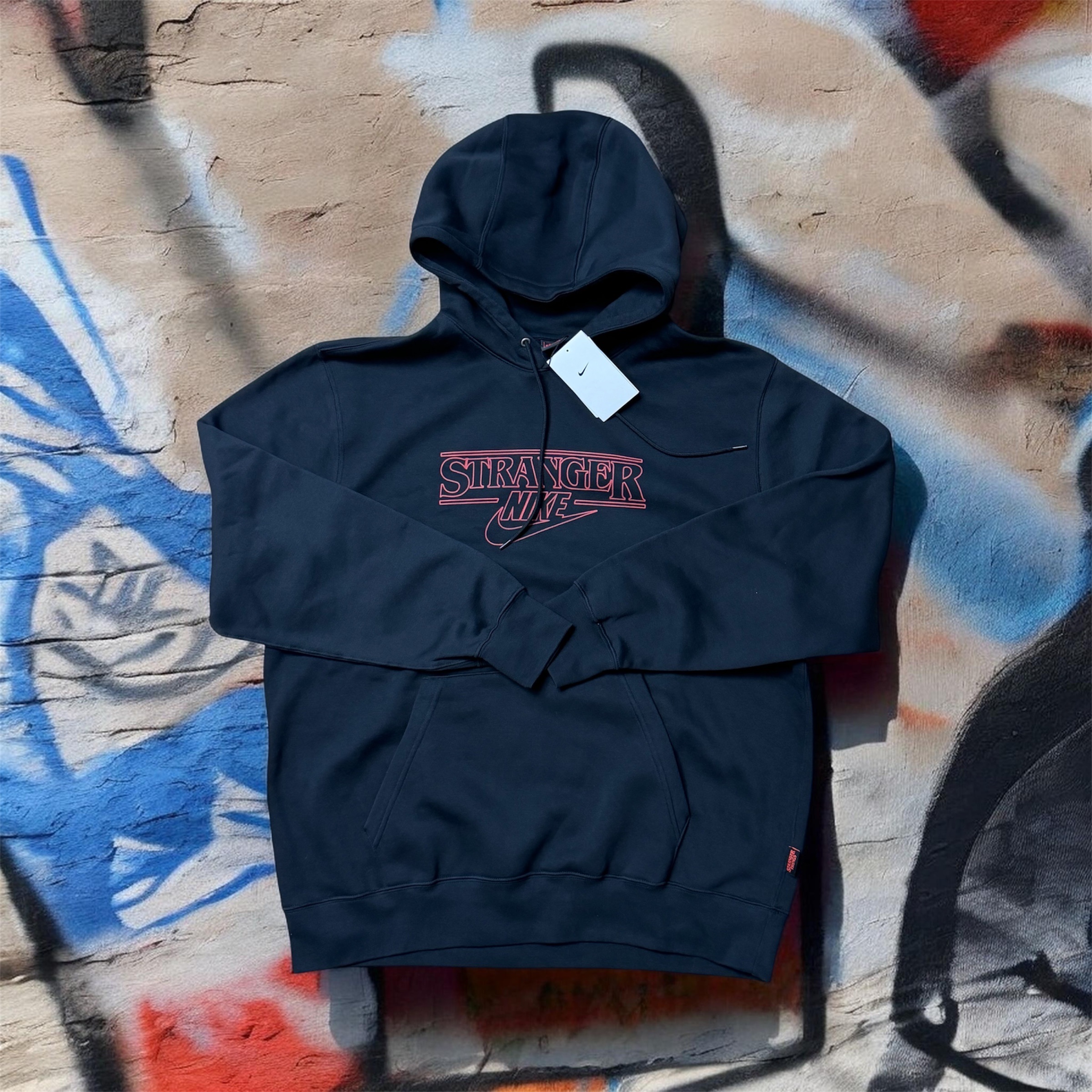 Nike x Stranger Things NRG Club SN Pullover Hoodie Black (IF8519-010) 착용 스타일
