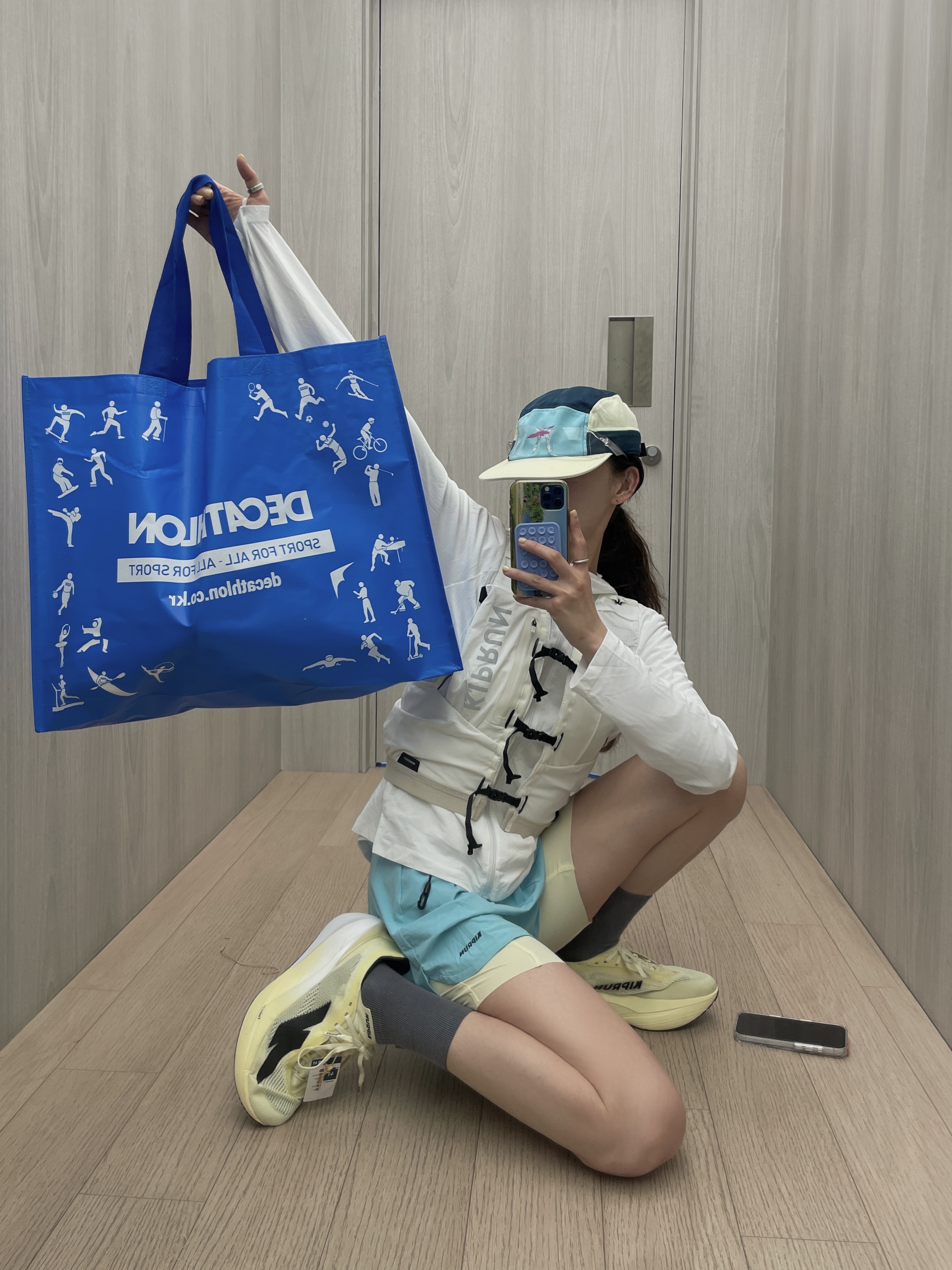 DECATHLON Women's Running Wind Jacket Run 100 Ultra White, DECATHLON Rockrider Adult Cycling Sunglasses Category 0 ST 100 착용 스타일 - 3