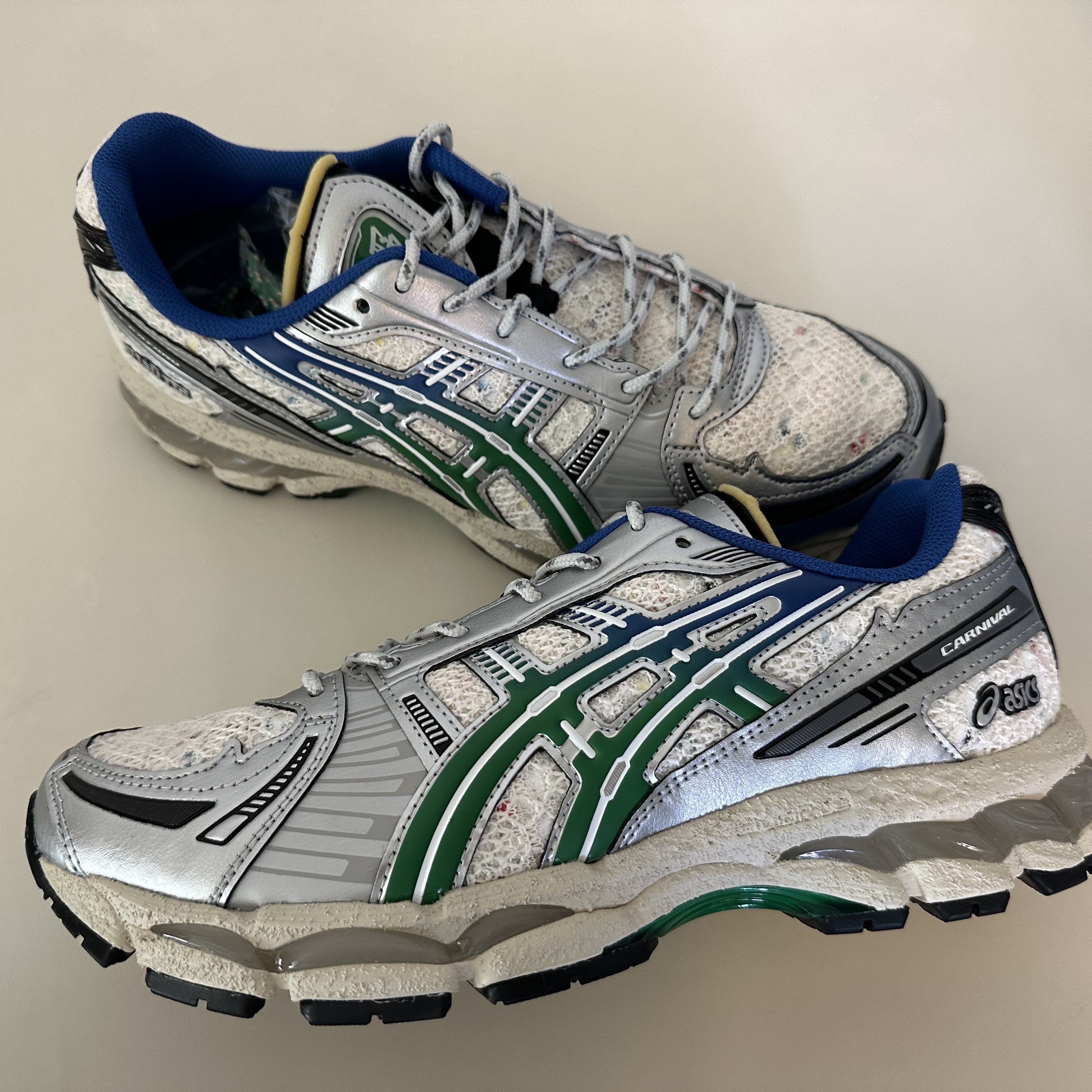 Asics x Carnival Gel-Kayano 12.1 Cream Green Basil 착용 스타일 - 4
